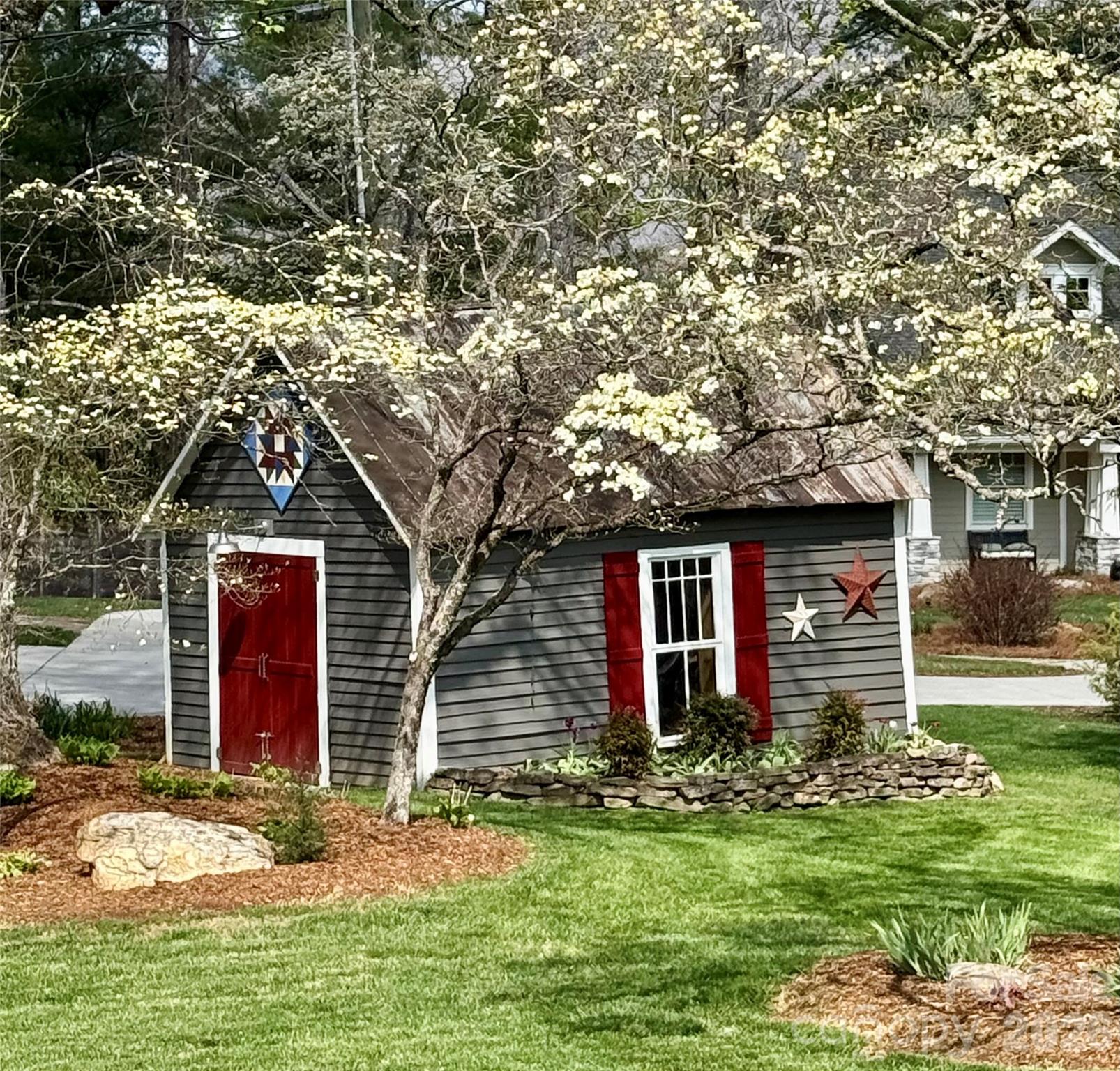 120 Old Lakey Gap Road — Black Mountain