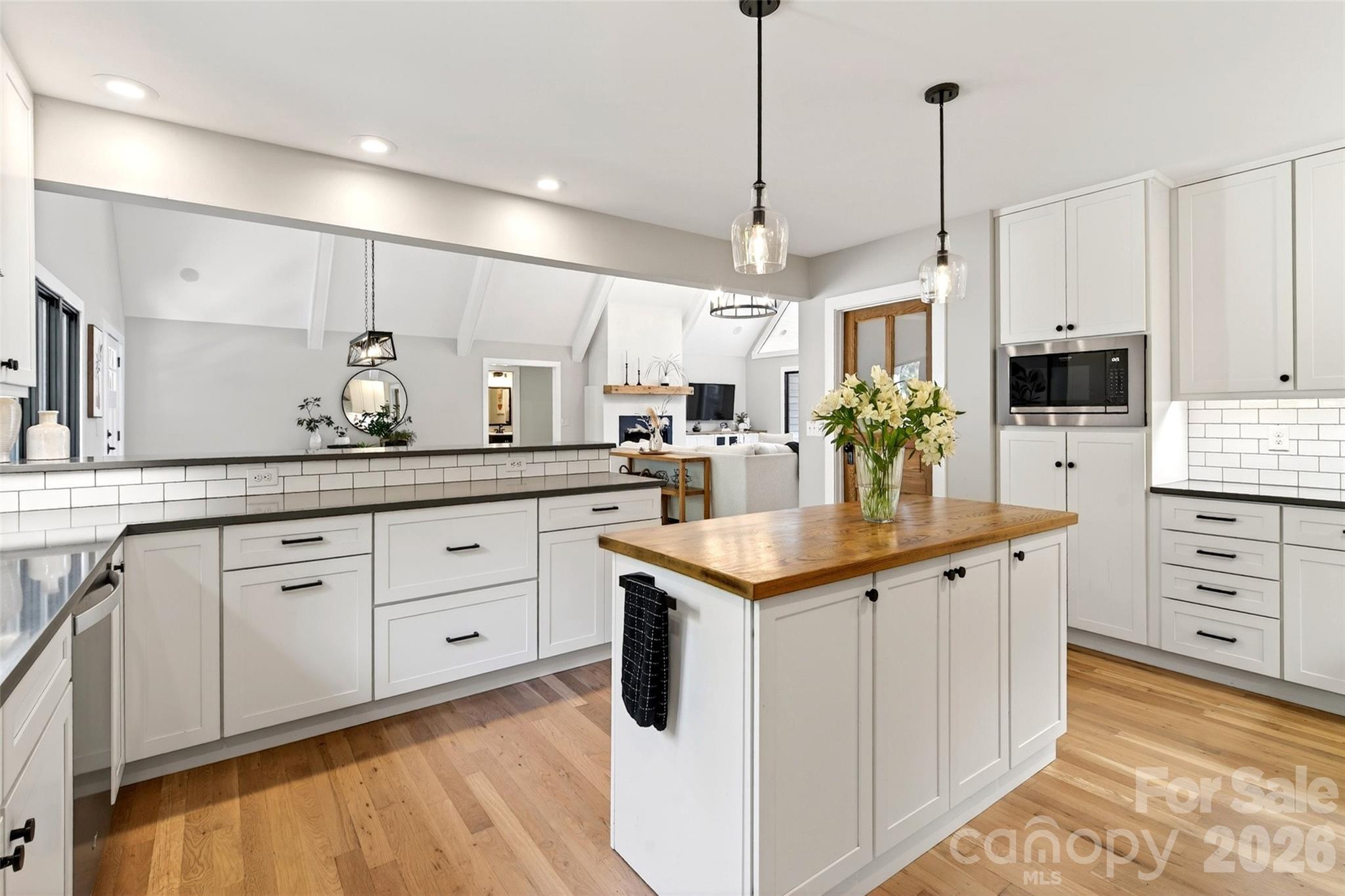 120 Old Lakey Gap Road — Black Mountain