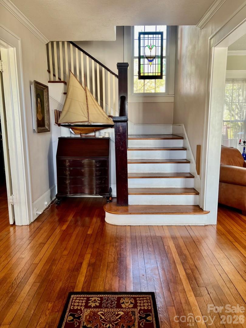 8 Colonial Place — Asheville
