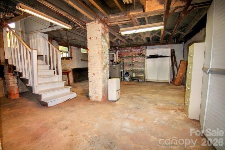 8 Colonial Place — Asheville
