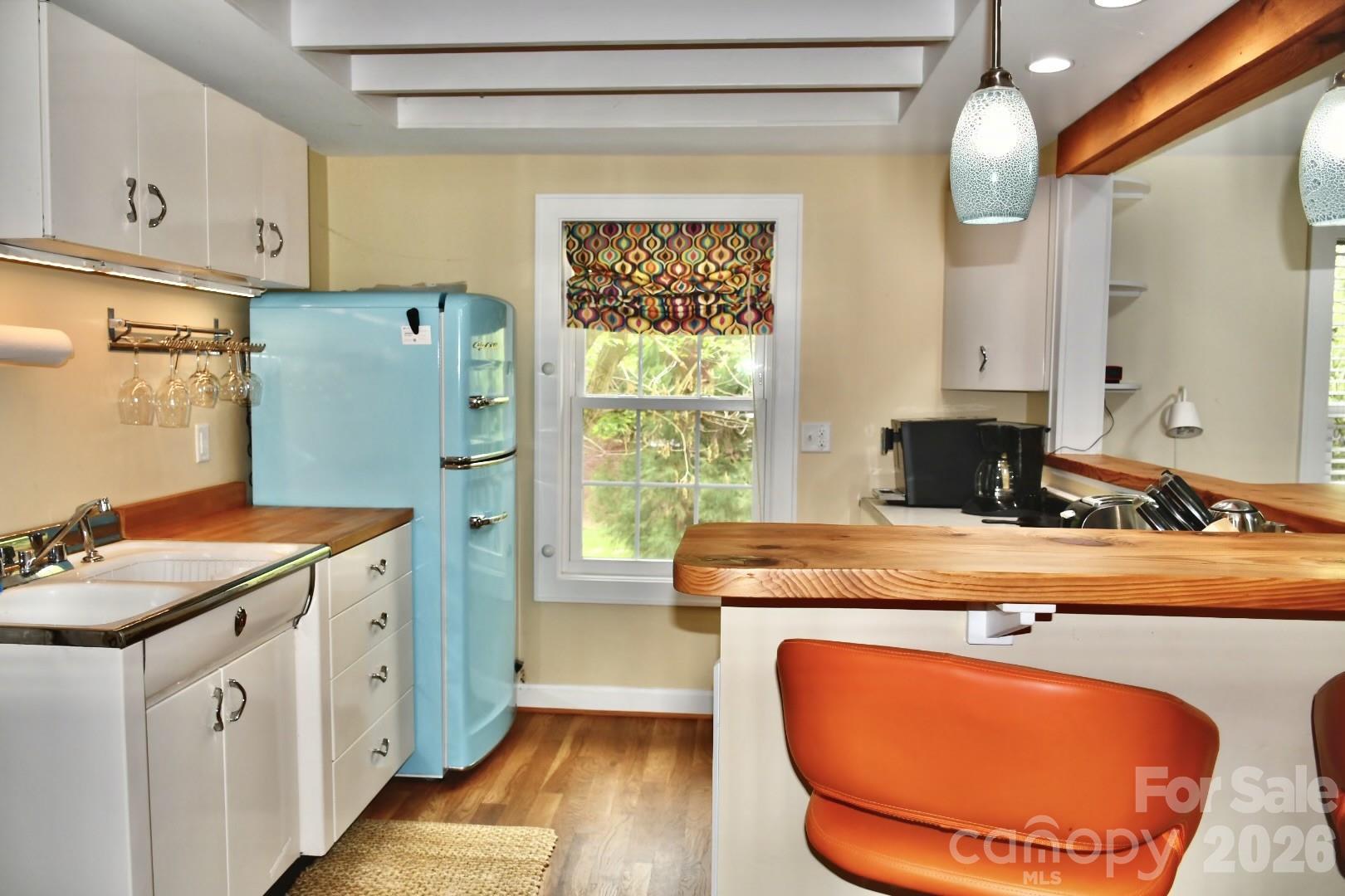 8 Colonial Place — Asheville
