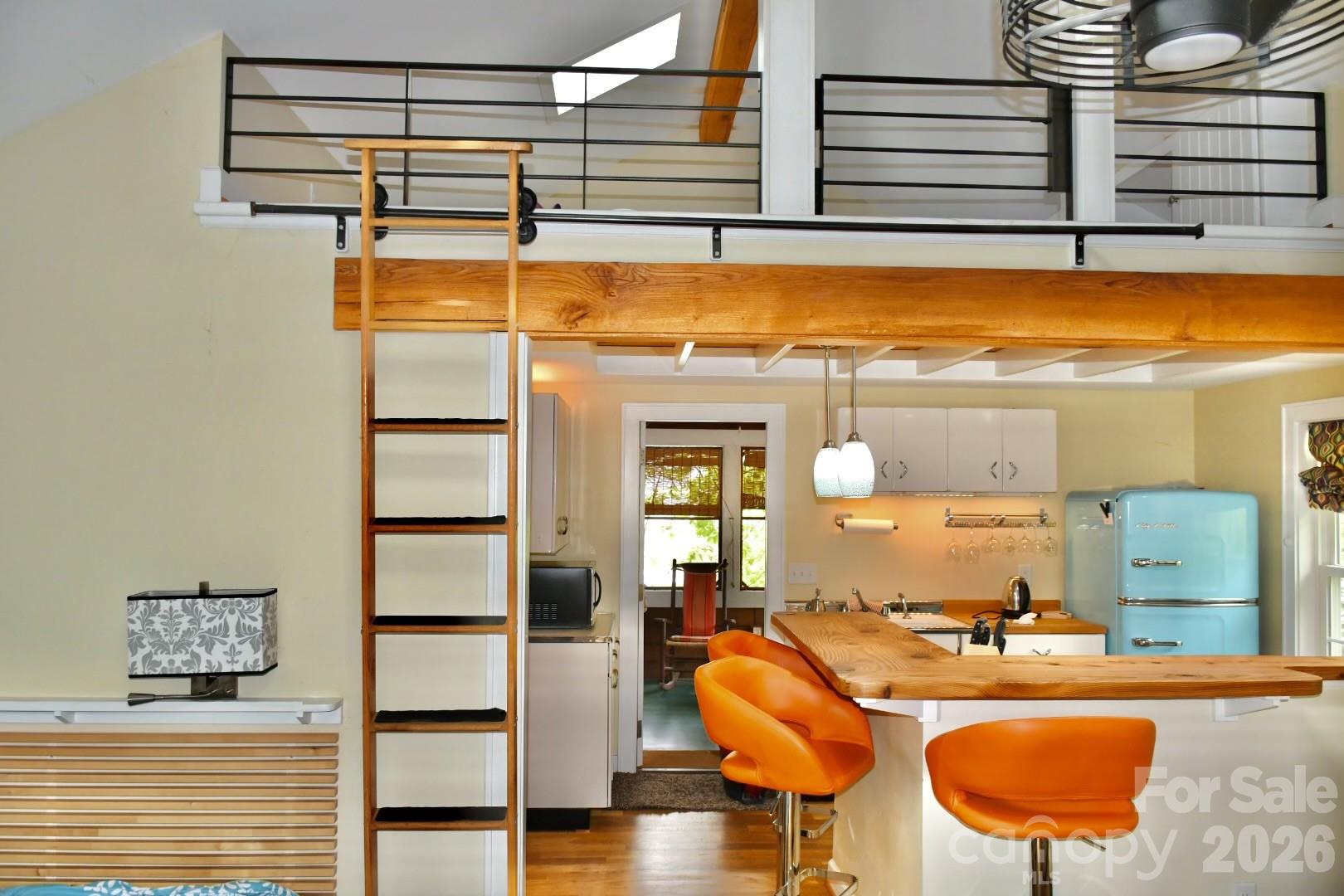 8 Colonial Place — Asheville