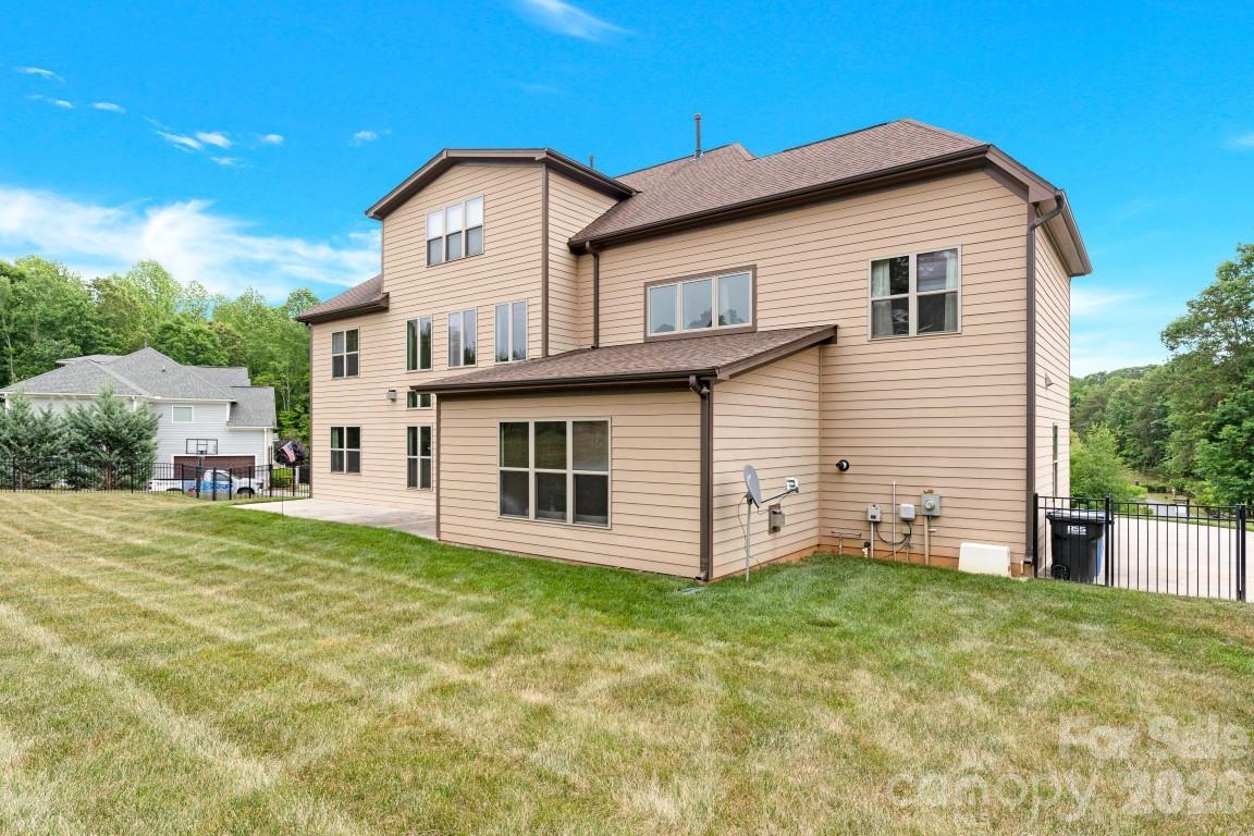 125 Leeward Shoals Lane — Mooresville