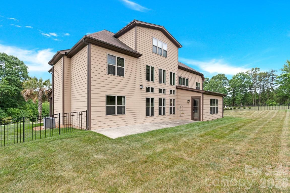 125 Leeward Shoals Lane — Mooresville