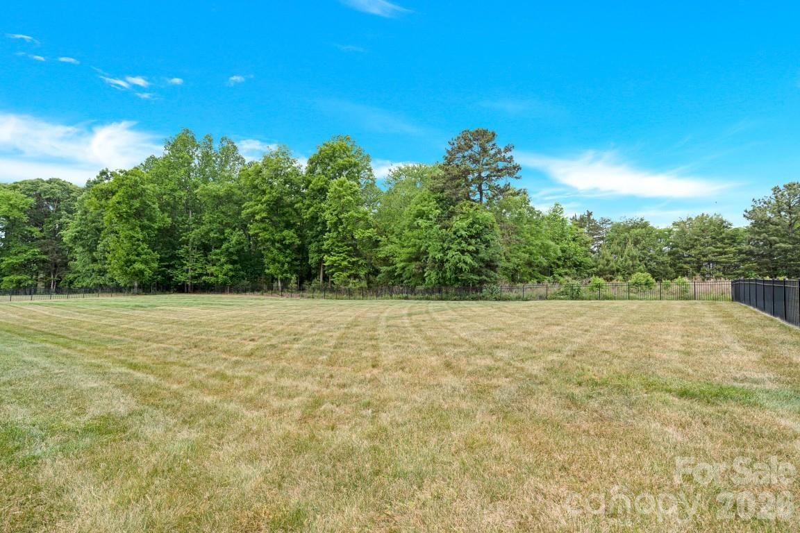 125 Leeward Shoals Lane — Mooresville