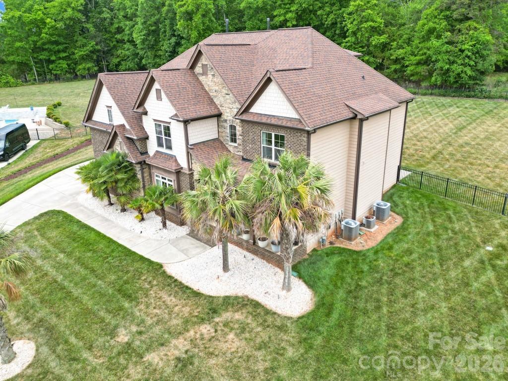 125 Leeward Shoals Lane — Mooresville