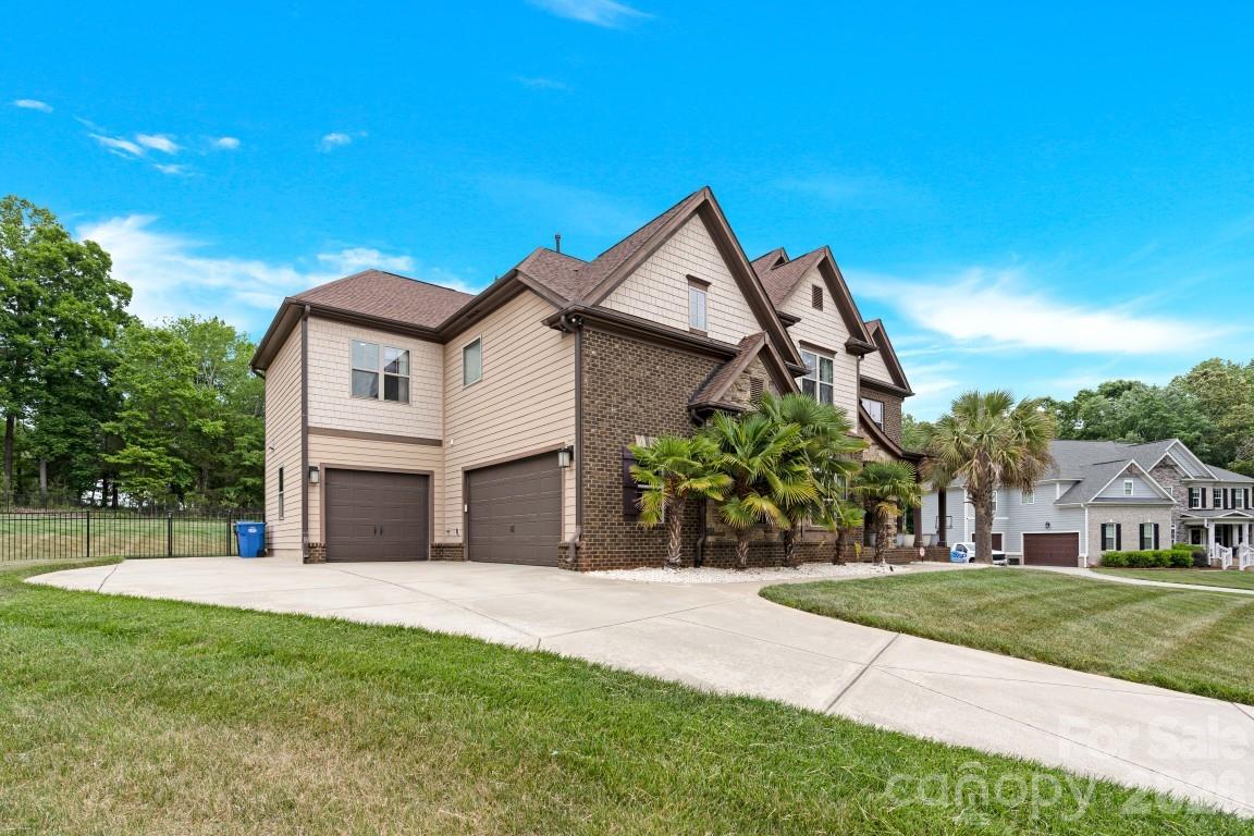 125 Leeward Shoals Lane — Mooresville