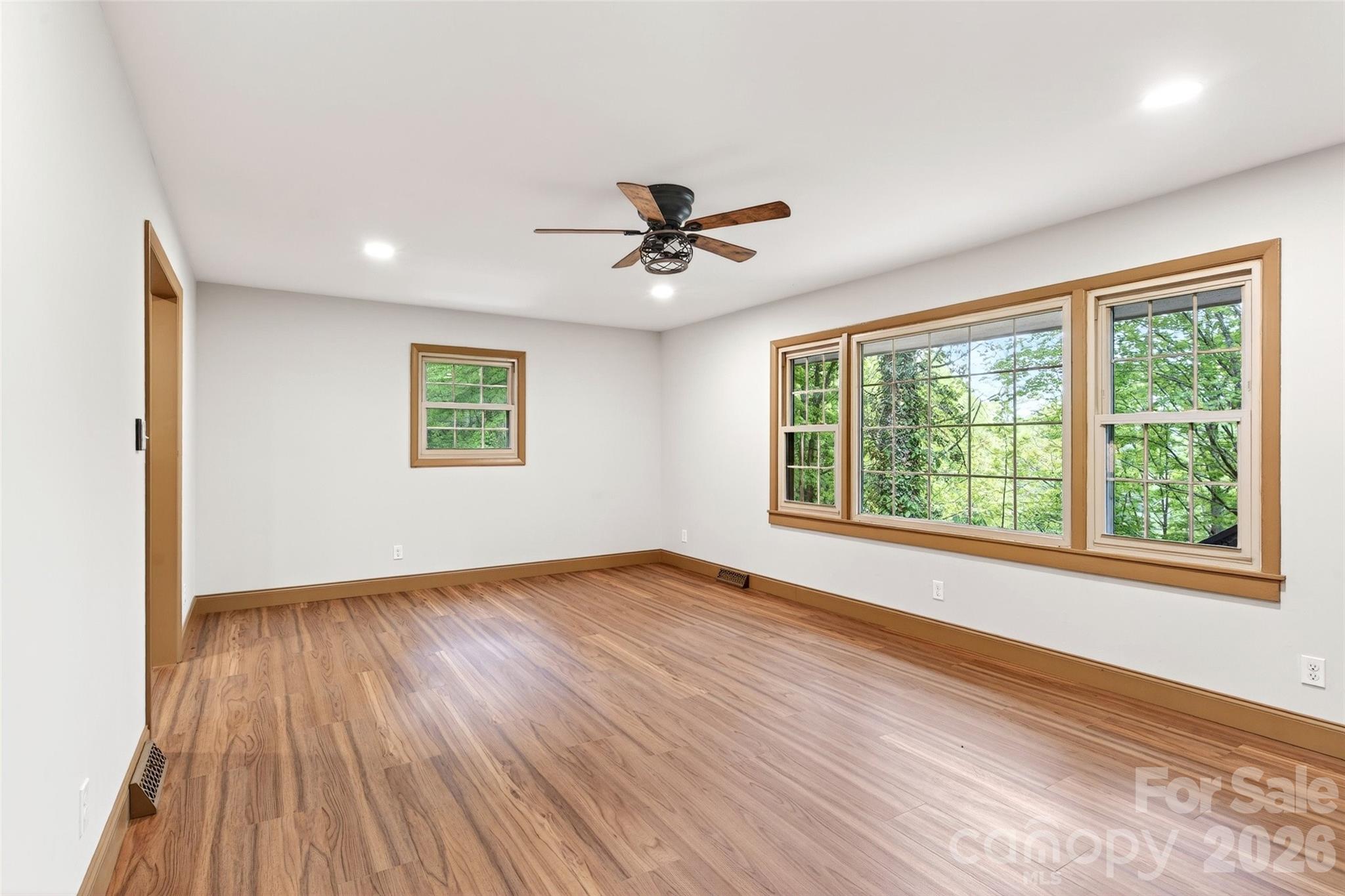 3781 S 226 Highway — Bakersville