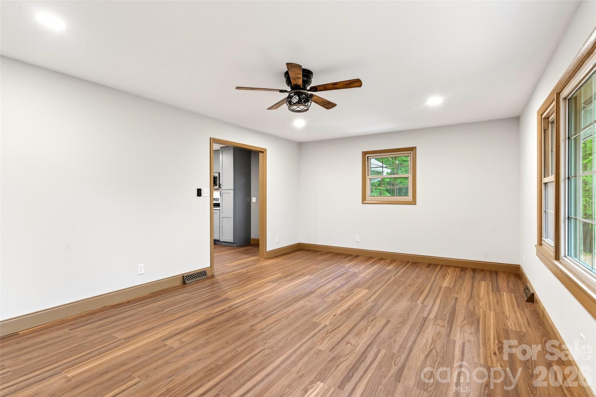 3781 S 226 Highway — Bakersville