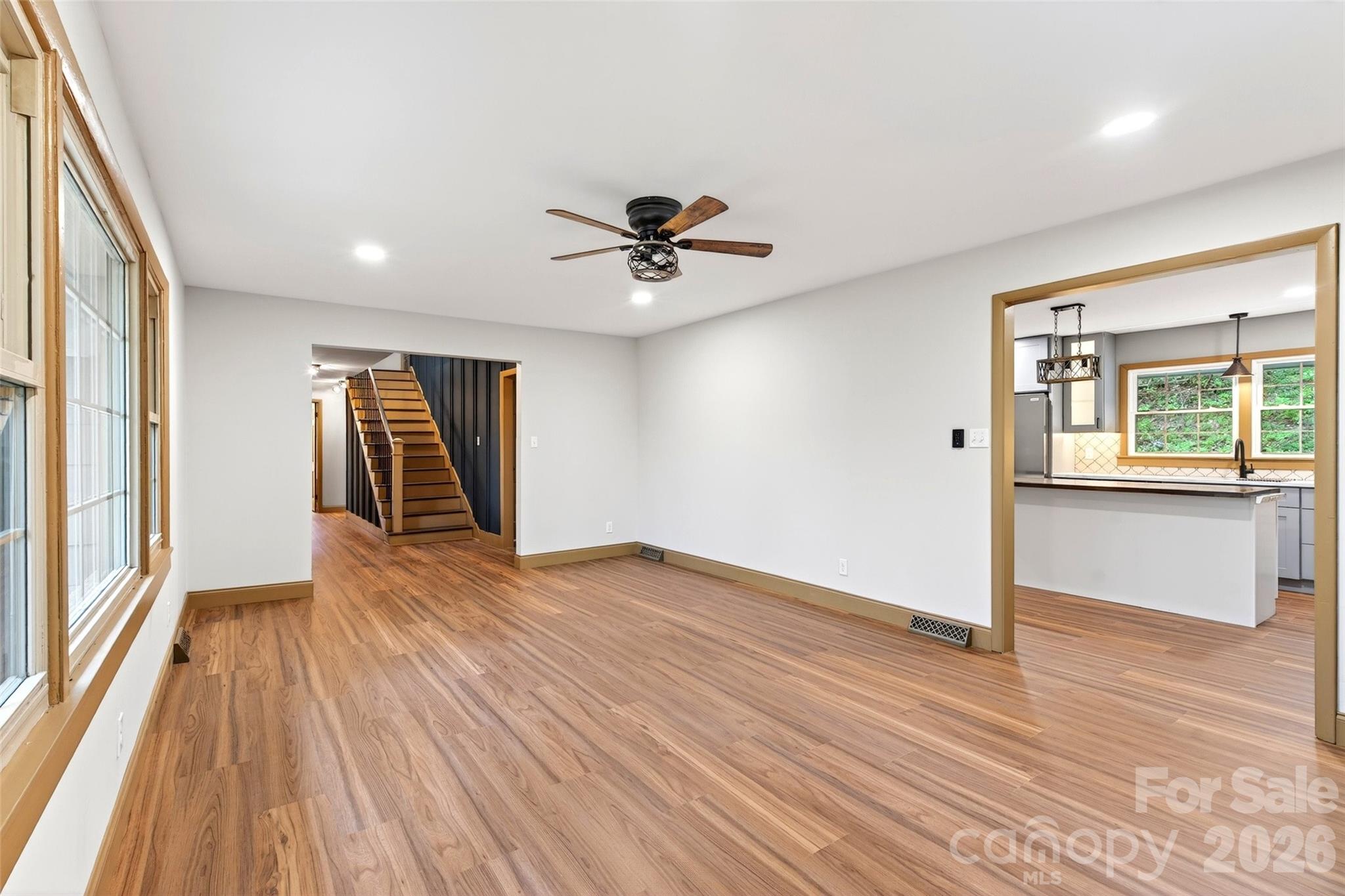 3781 S 226 Highway — Bakersville