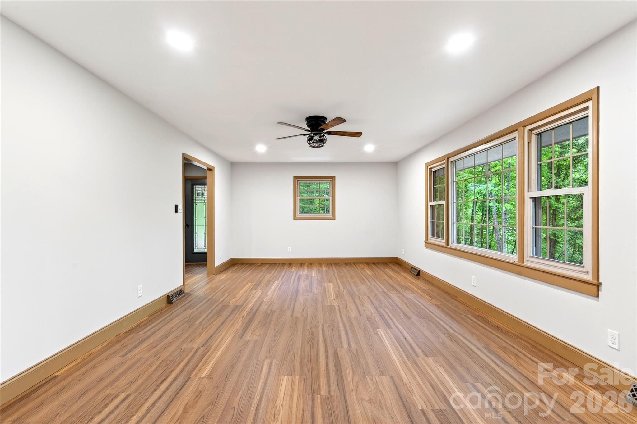3781 S 226 Highway — Bakersville