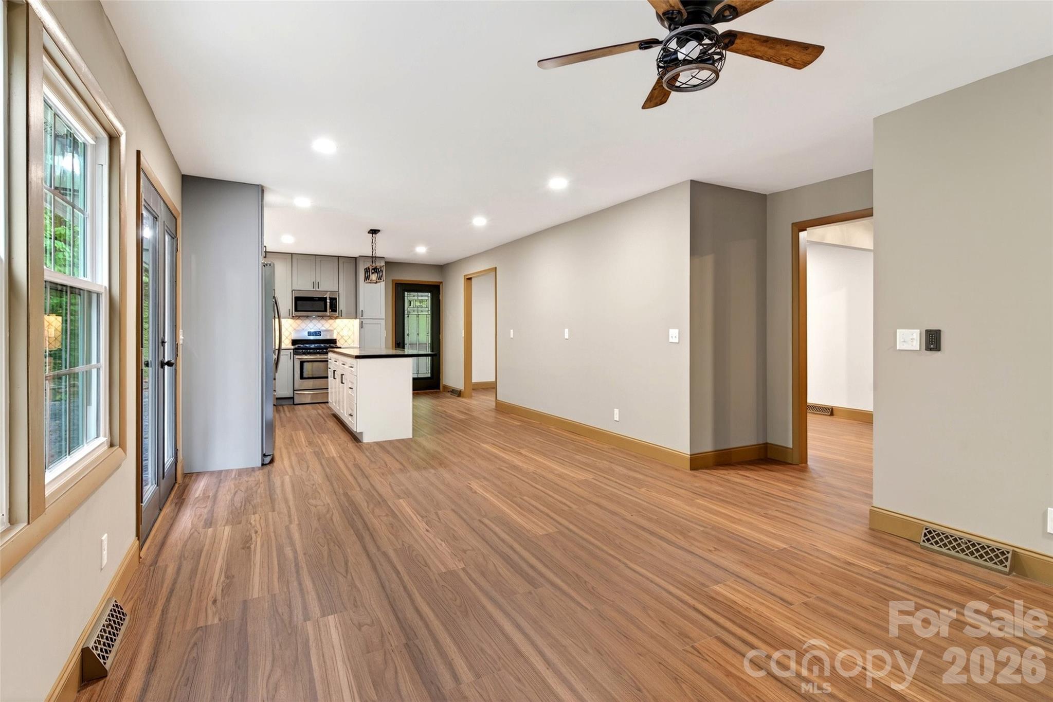 3781 S 226 Highway — Bakersville