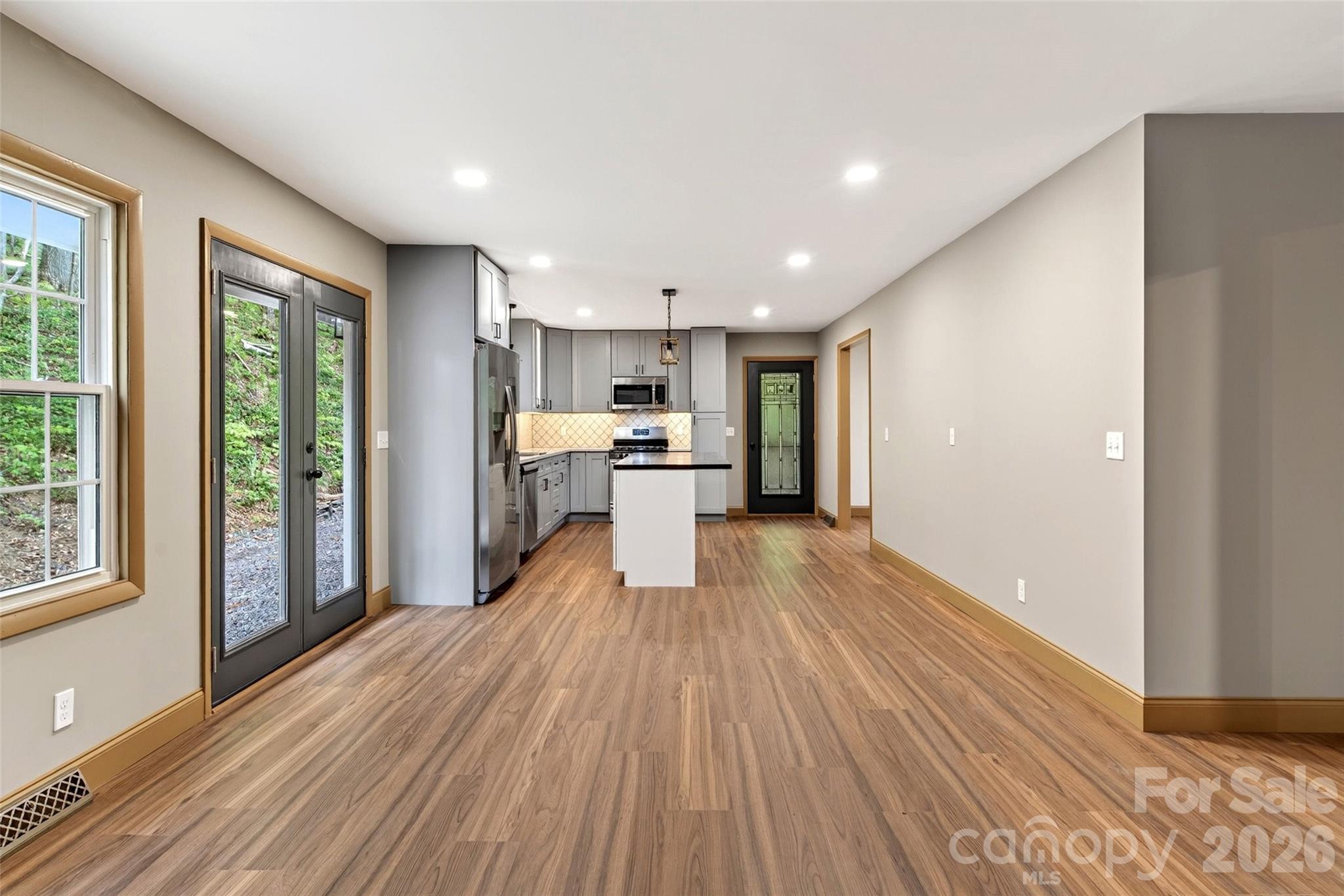 3781 S 226 Highway — Bakersville