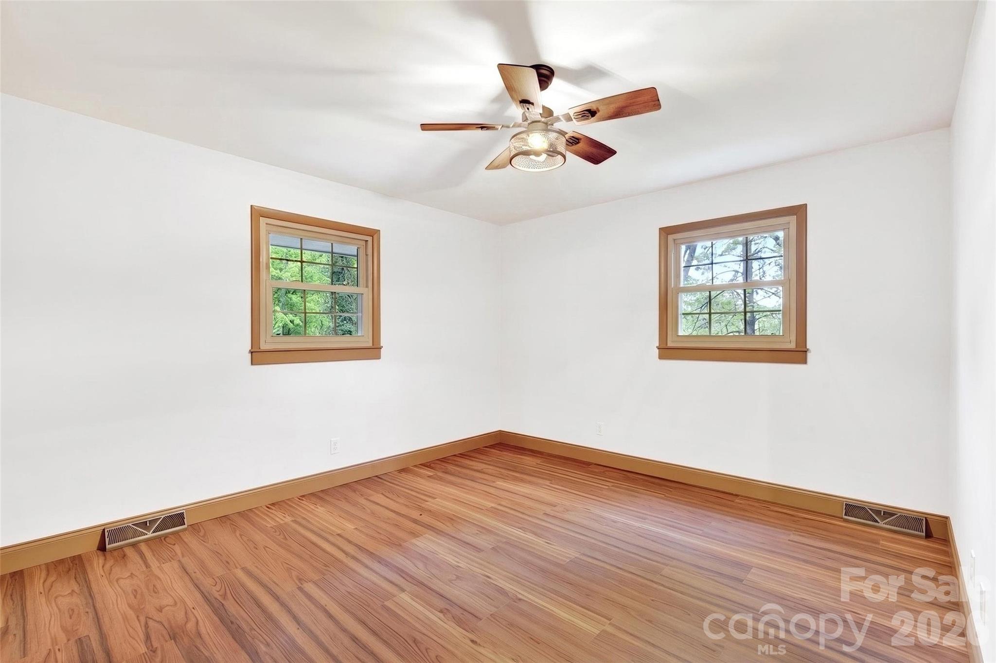 3781 S 226 Highway — Bakersville