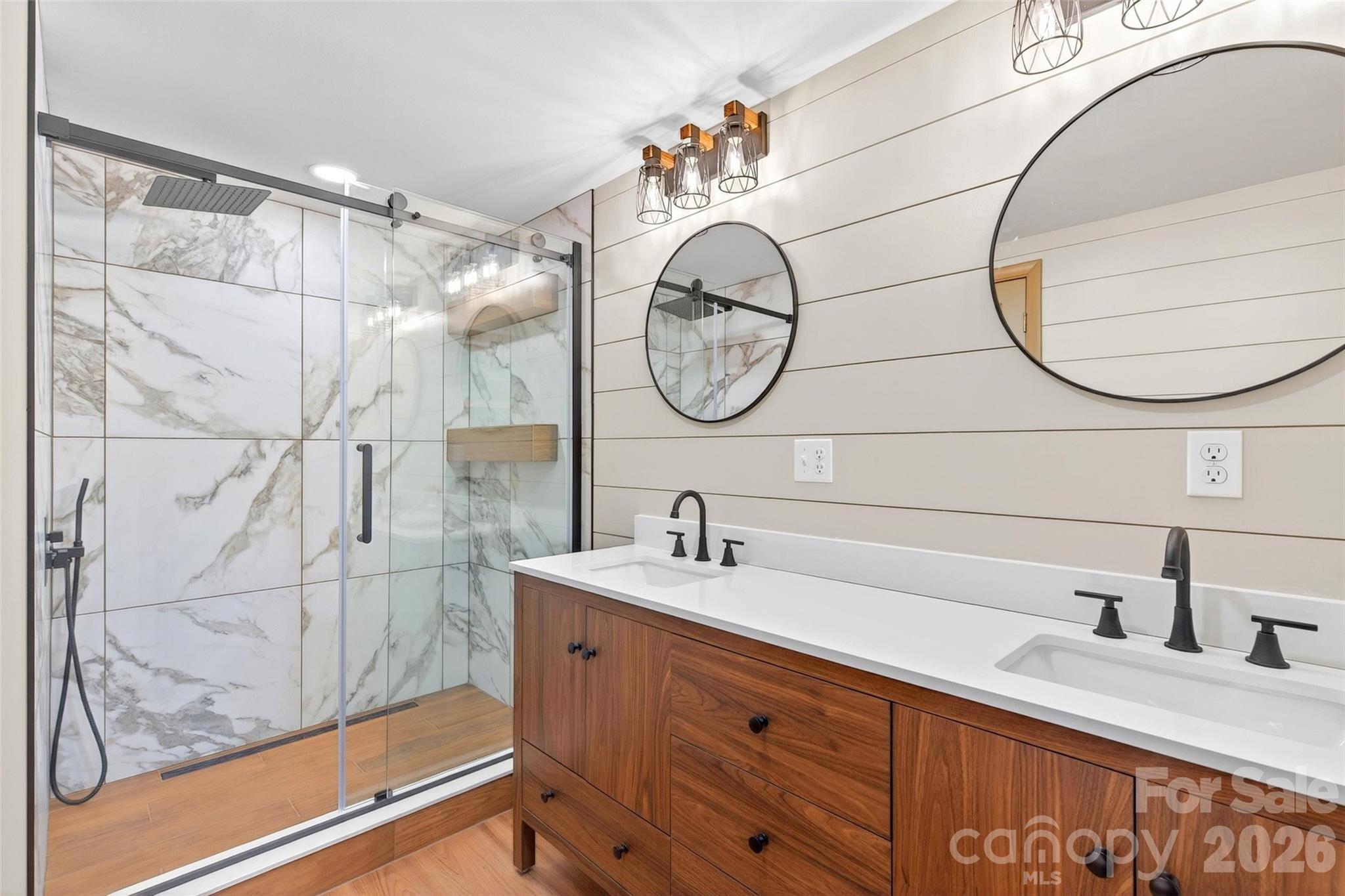 3781 S 226 Highway — Bakersville