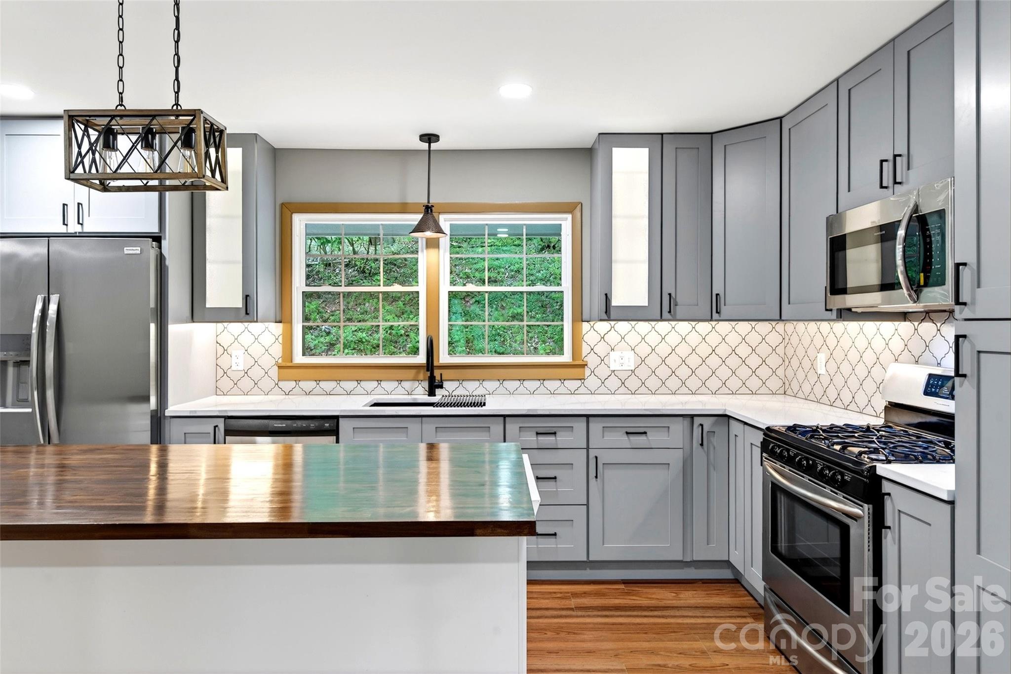 3781 S 226 Highway — Bakersville