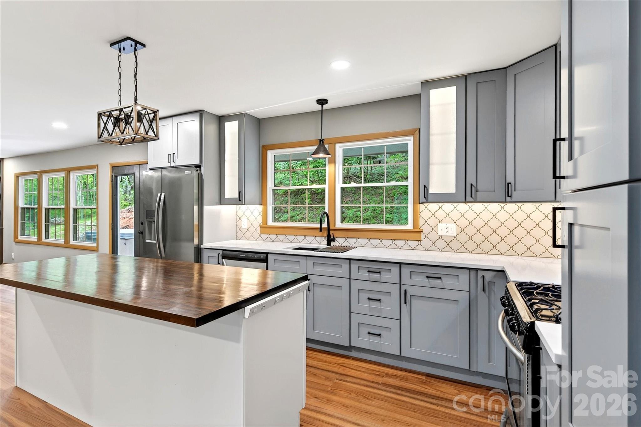 3781 S 226 Highway — Bakersville