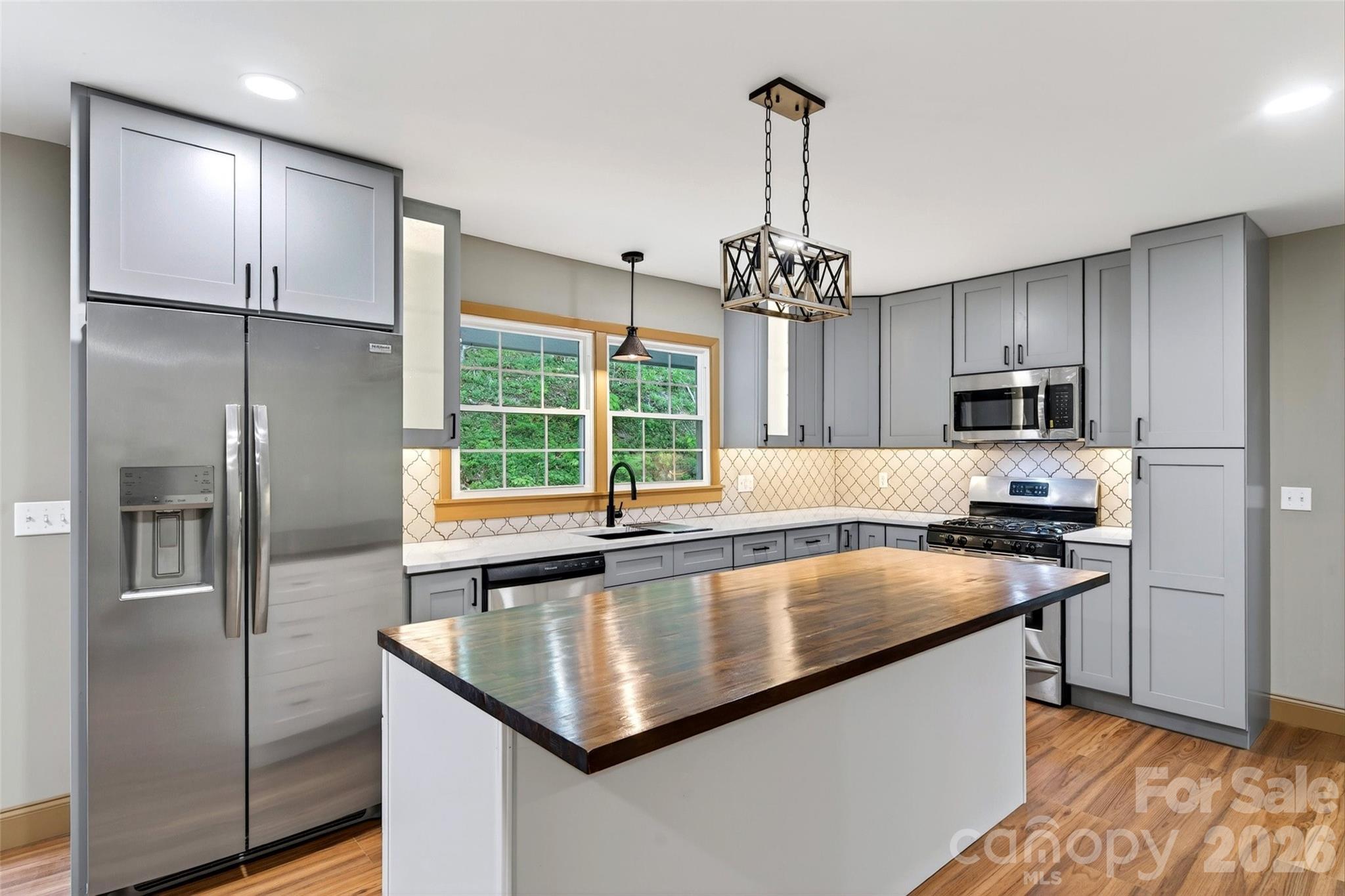 3781 S 226 Highway — Bakersville