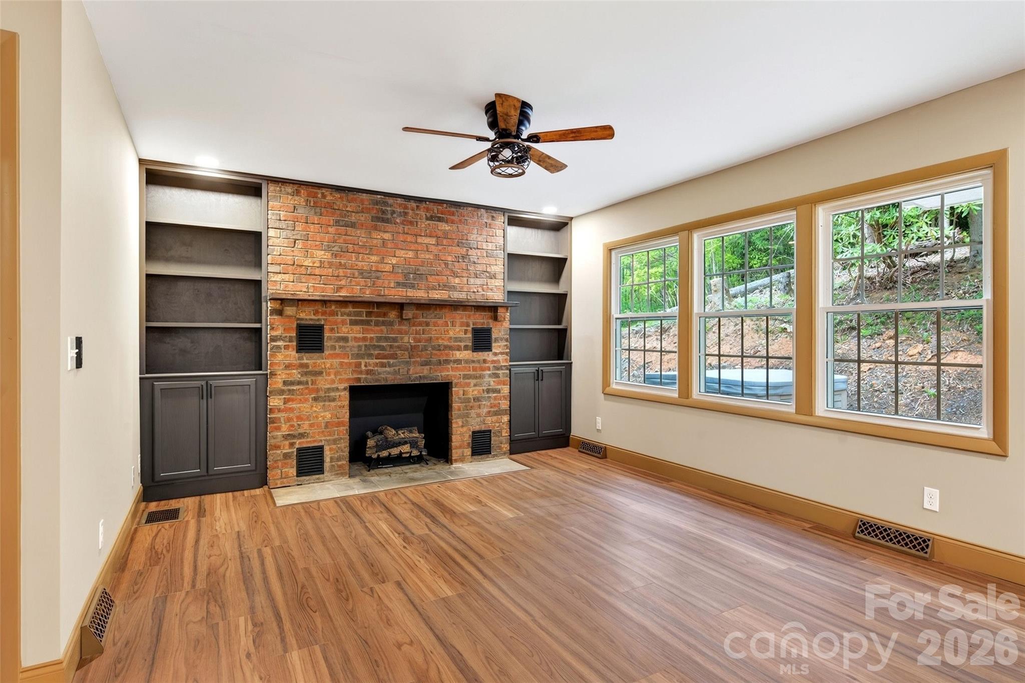 3781 S 226 Highway — Bakersville