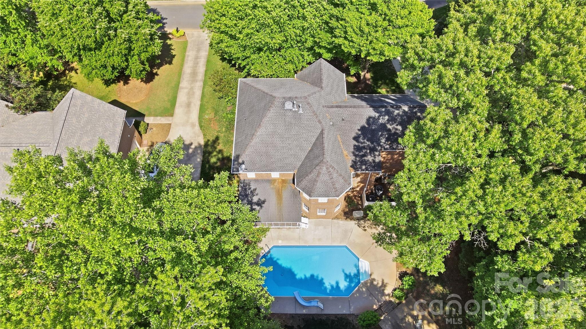 7126 Weddington Brook Drive — Matthews