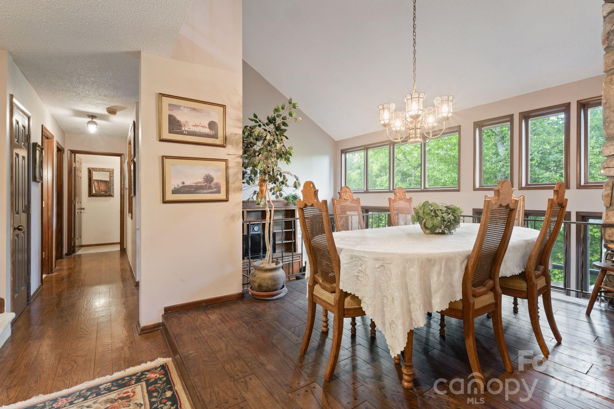 415 Reel Hollow Road — Marion