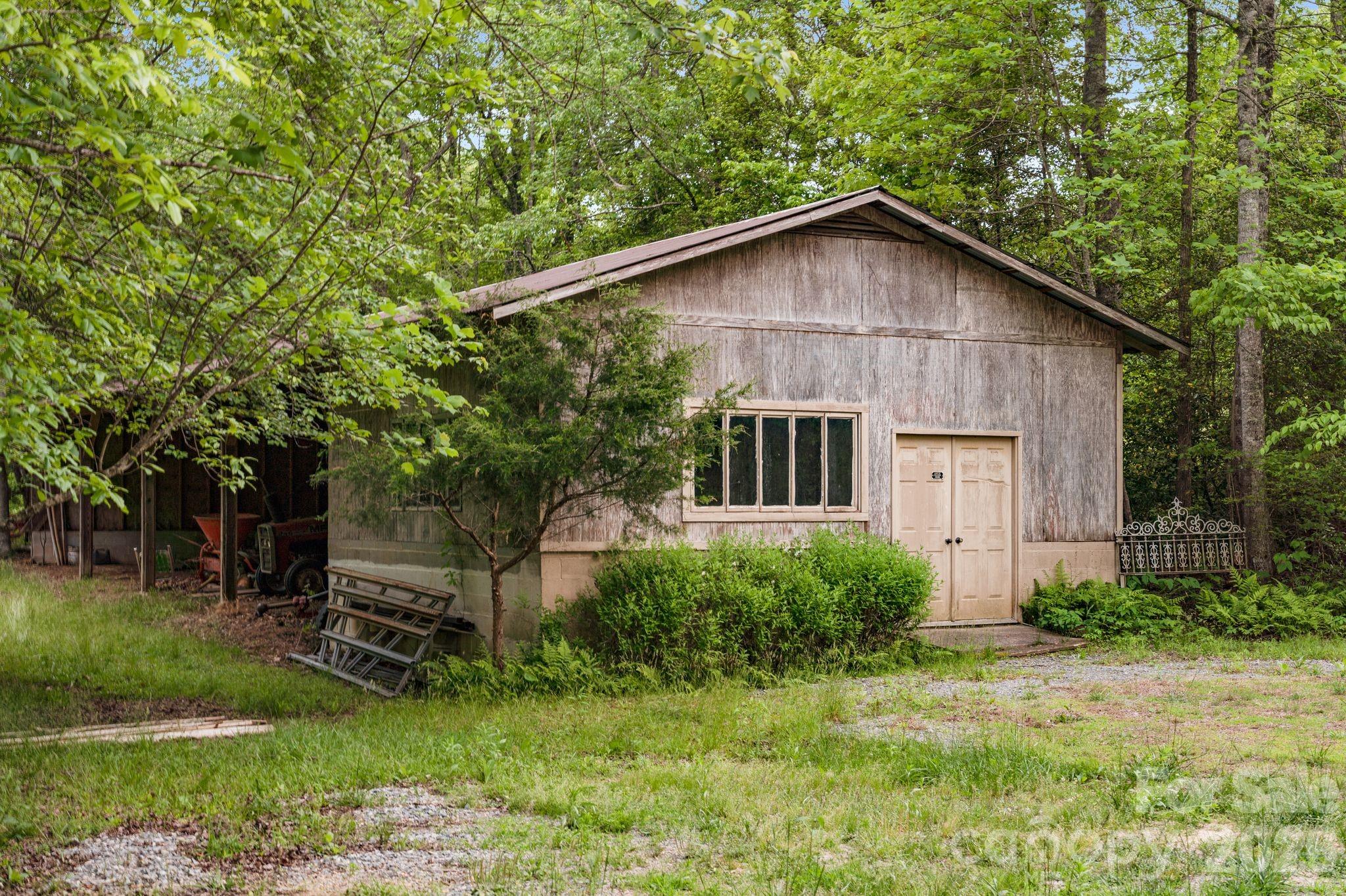 415 Reel Hollow Road — Marion