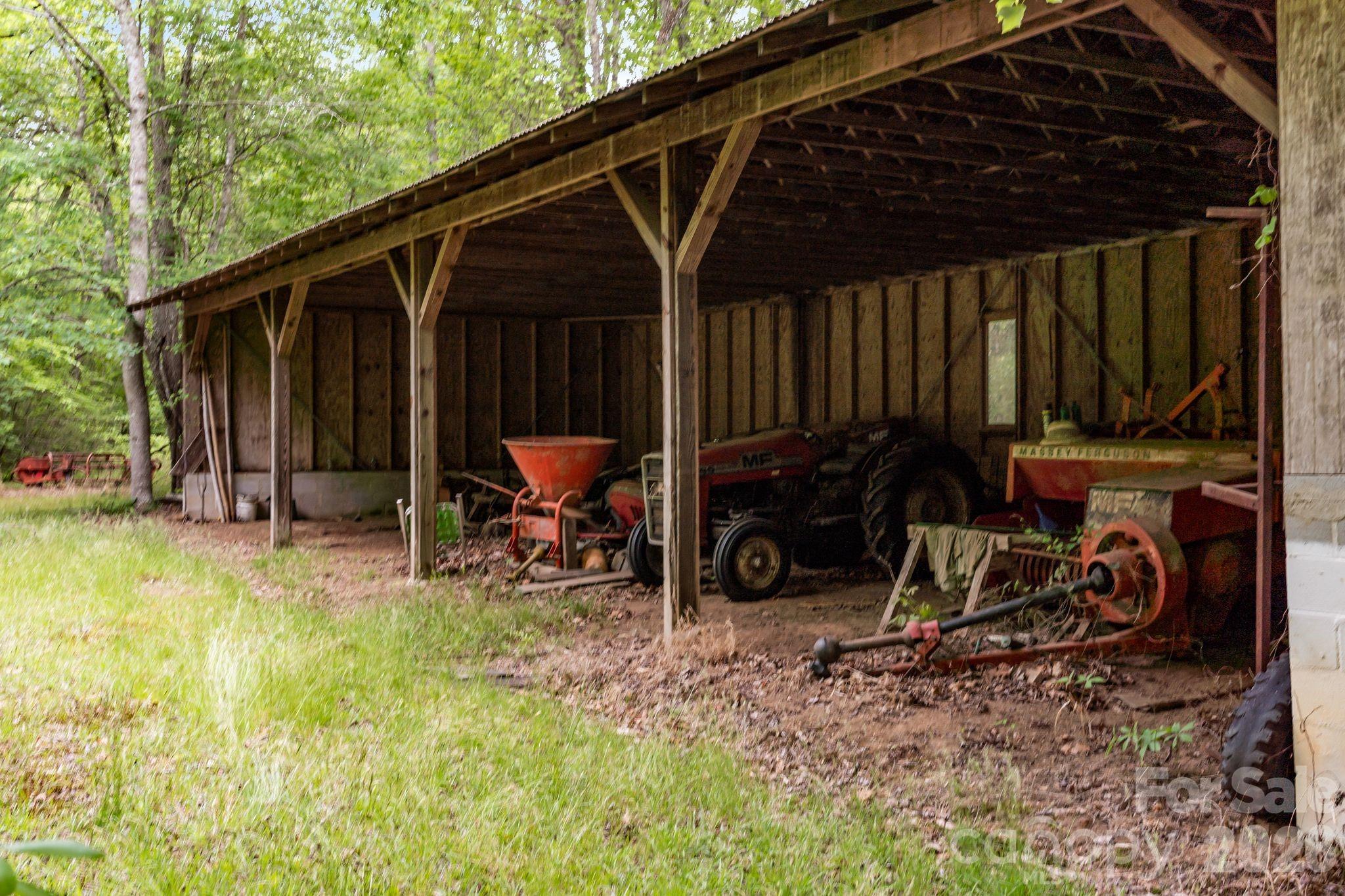 415 Reel Hollow Road — Marion