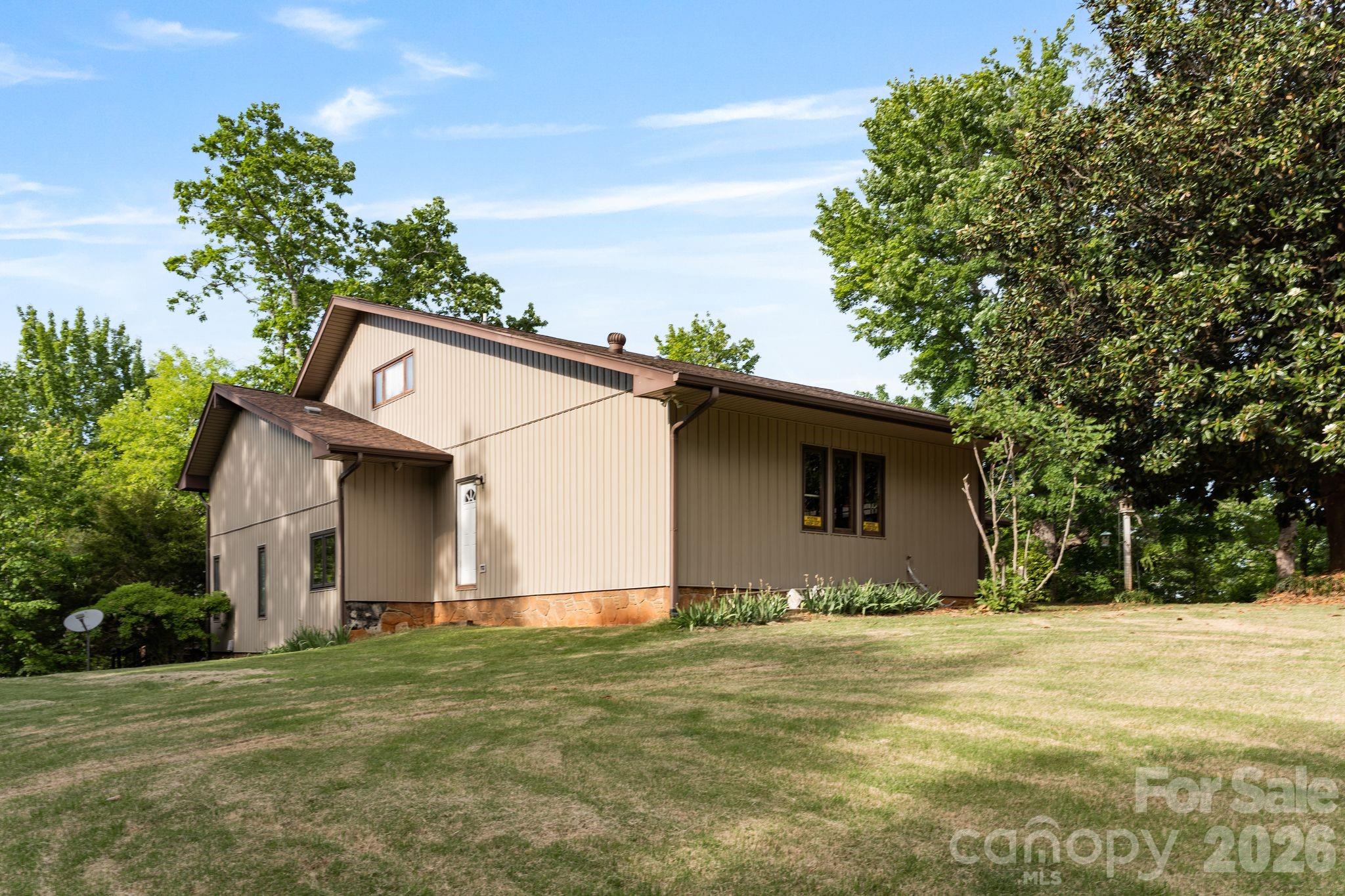 415 Reel Hollow Road — Marion