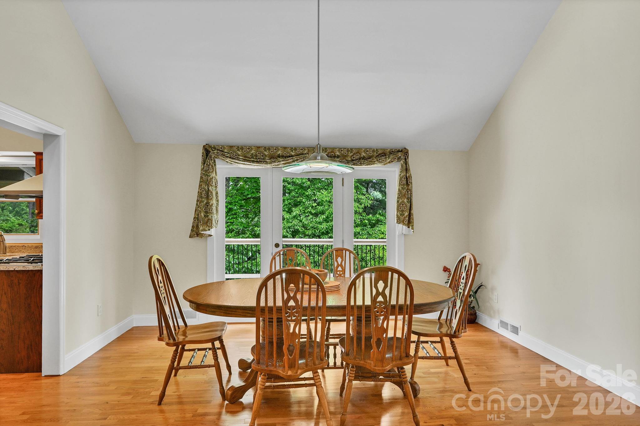 22 Robinhood Road — Asheville