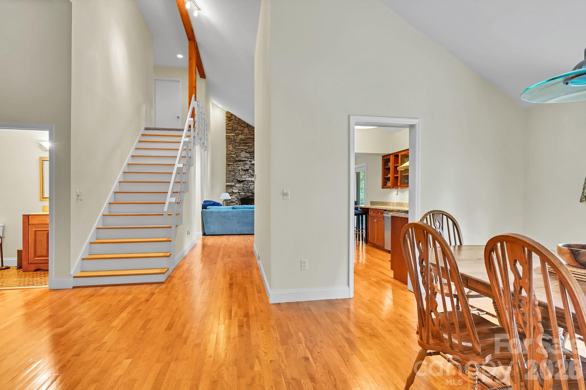 22 Robinhood Road — Asheville
