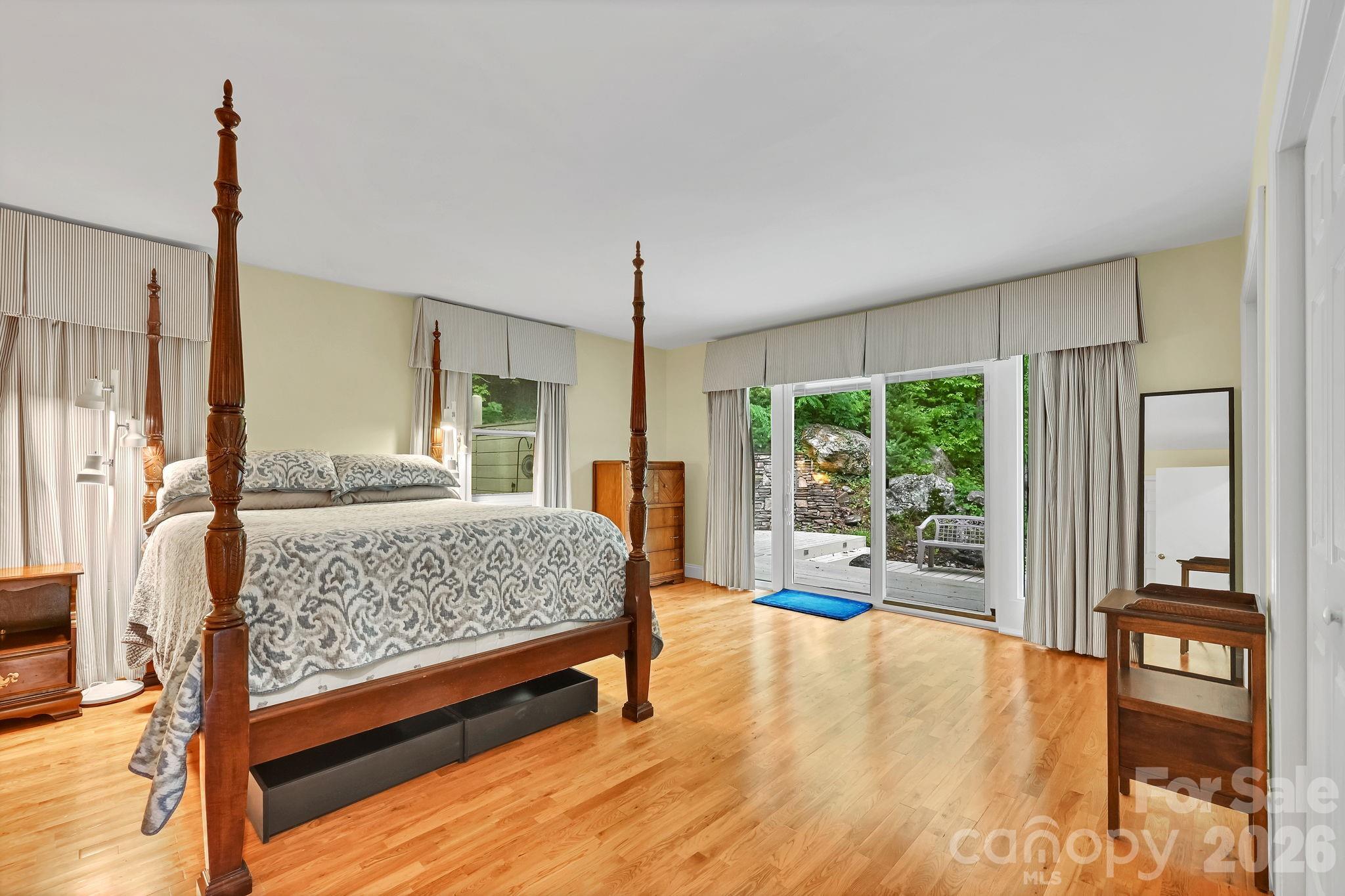 22 Robinhood Road — Asheville