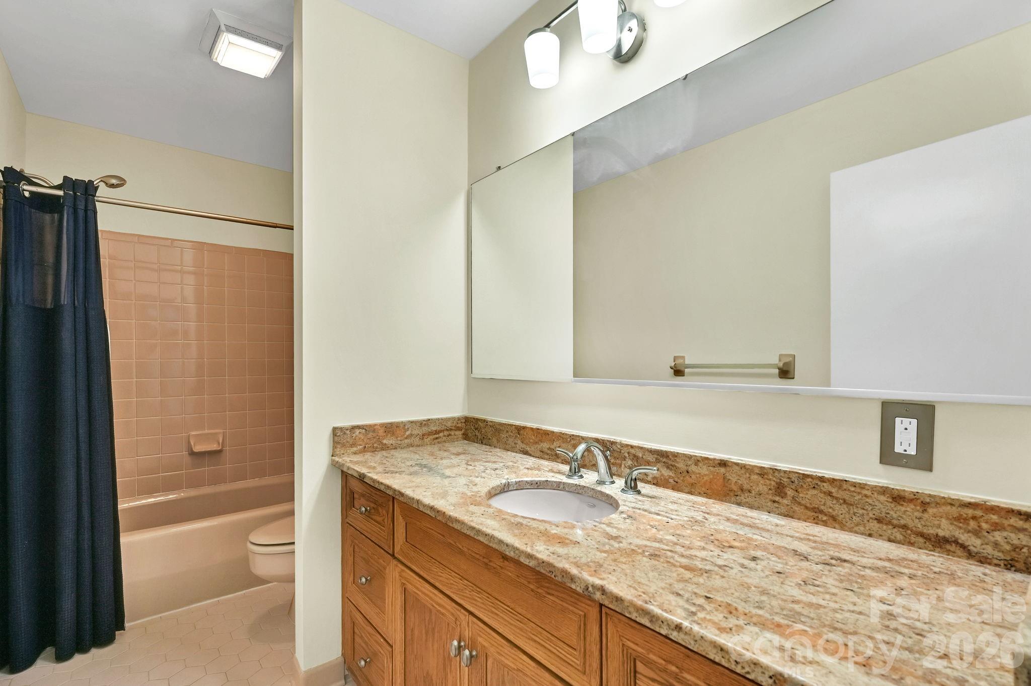 22 Robinhood Road — Asheville