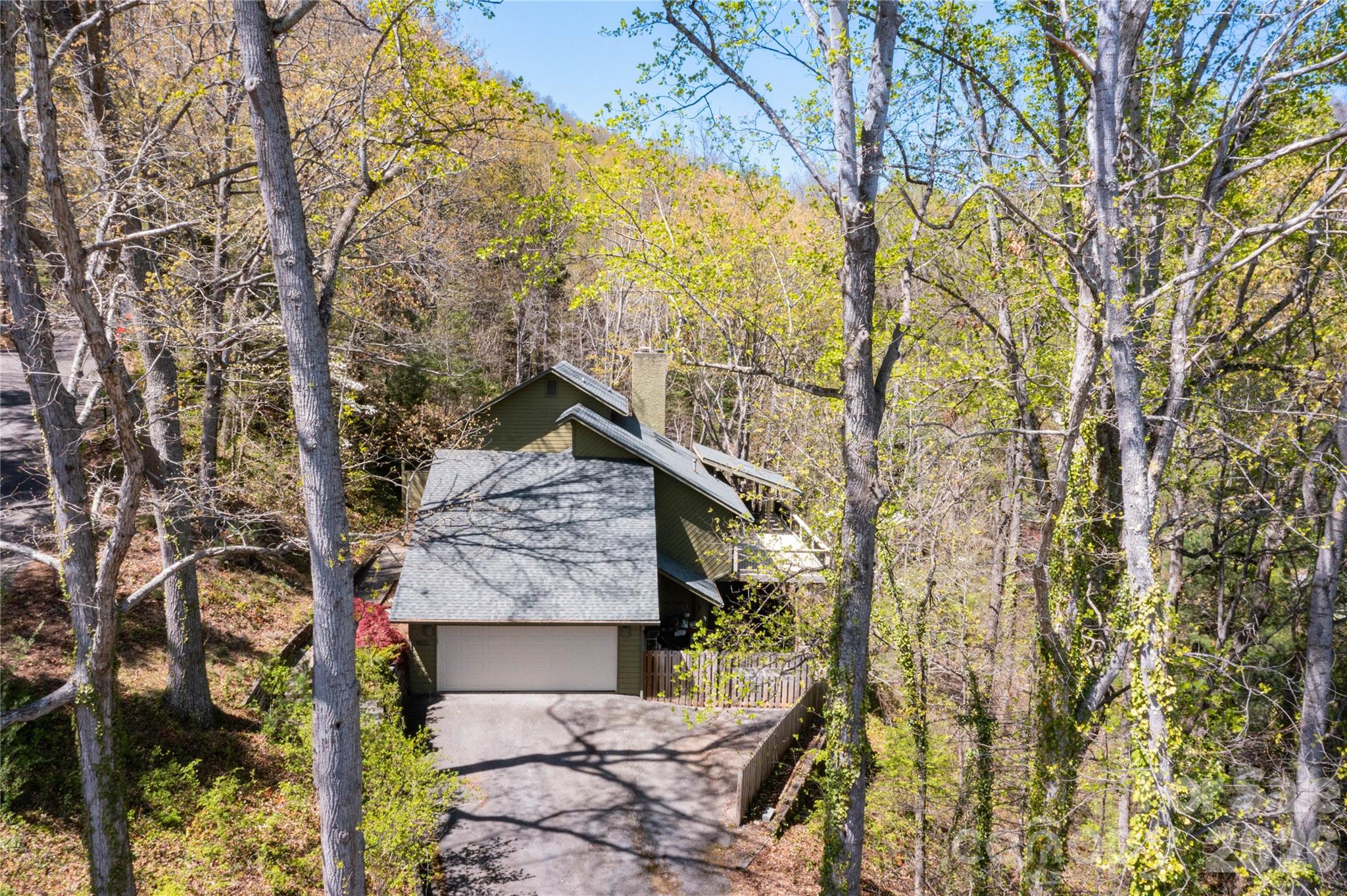 22 Robinhood Road — Asheville