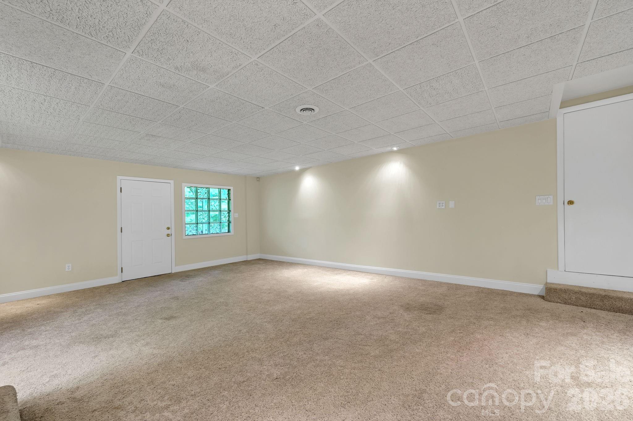 22 Robinhood Road — Asheville