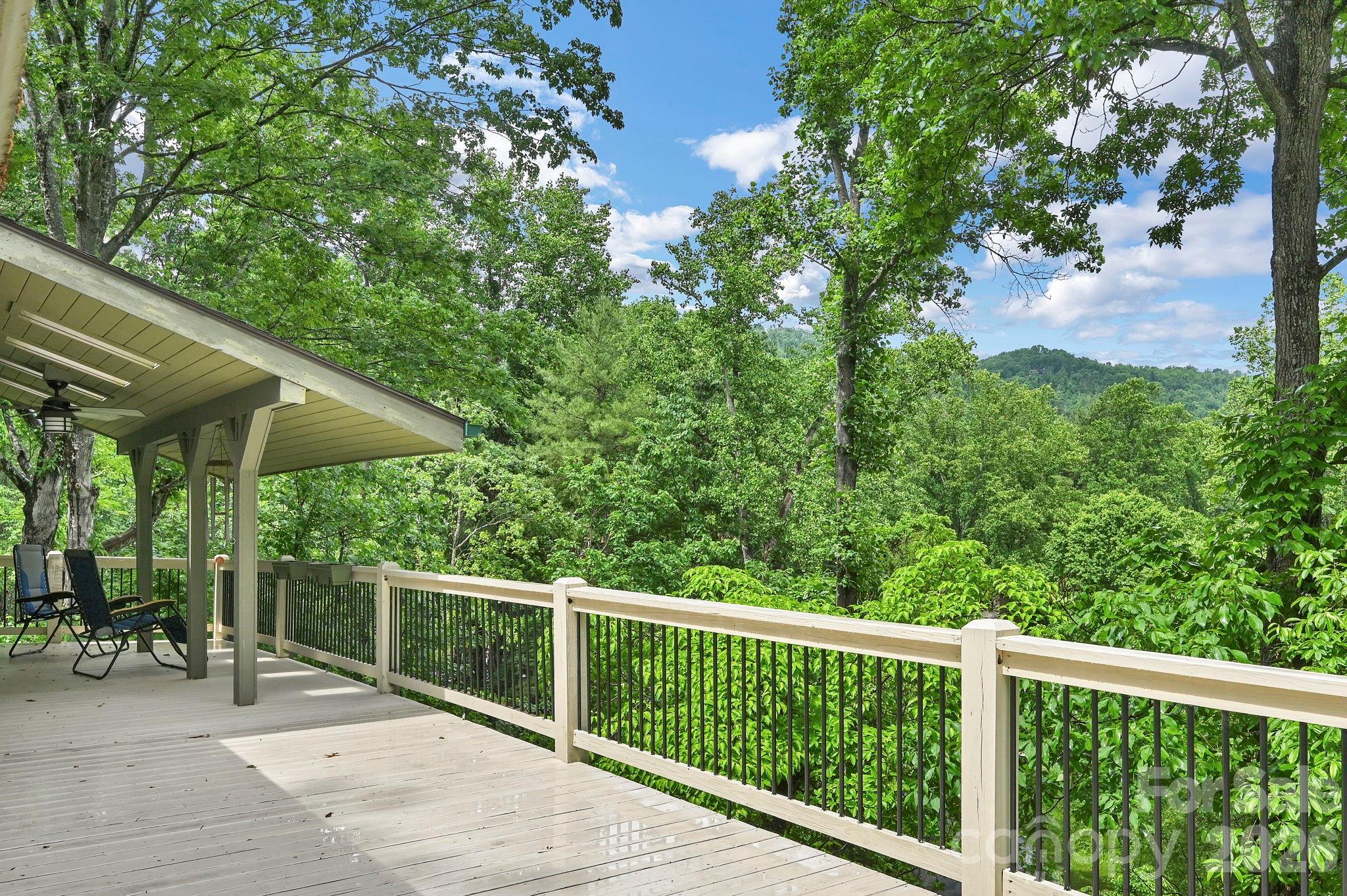 22 Robinhood Road — Asheville