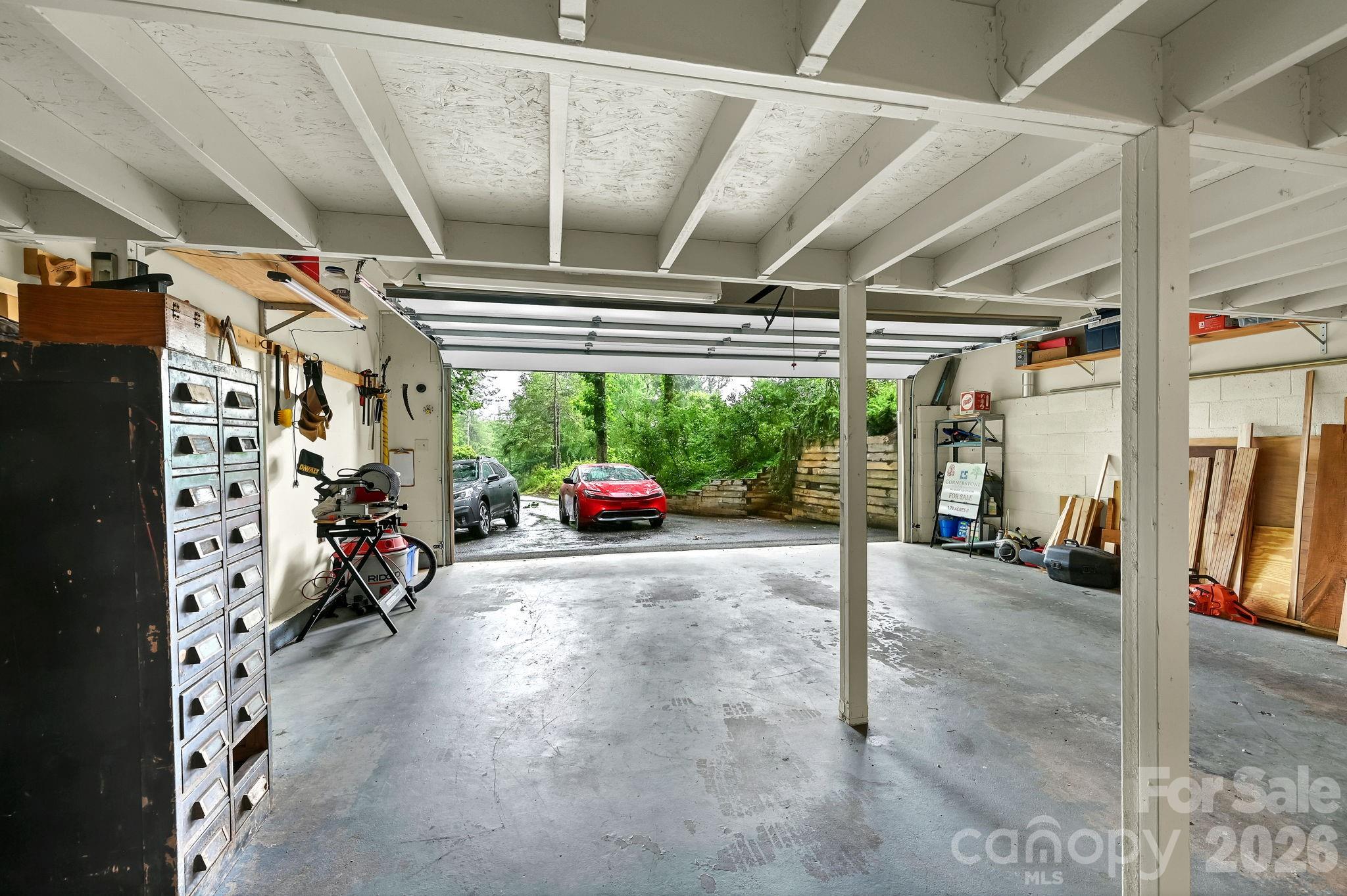 22 Robinhood Road — Asheville
