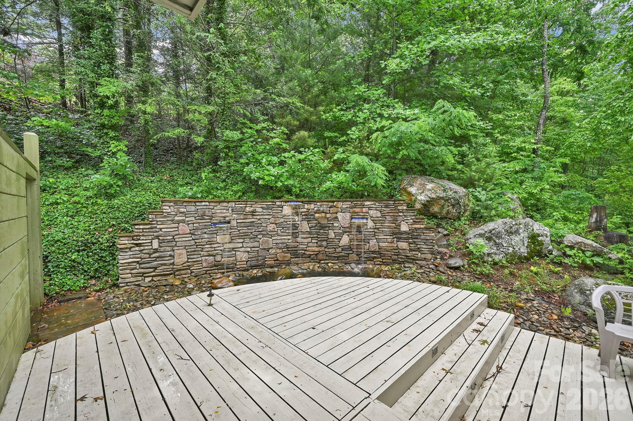 22 Robinhood Road — Asheville