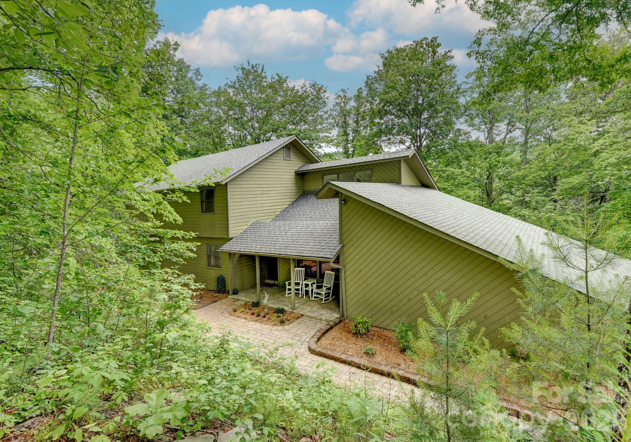 22 Robinhood Road — Asheville