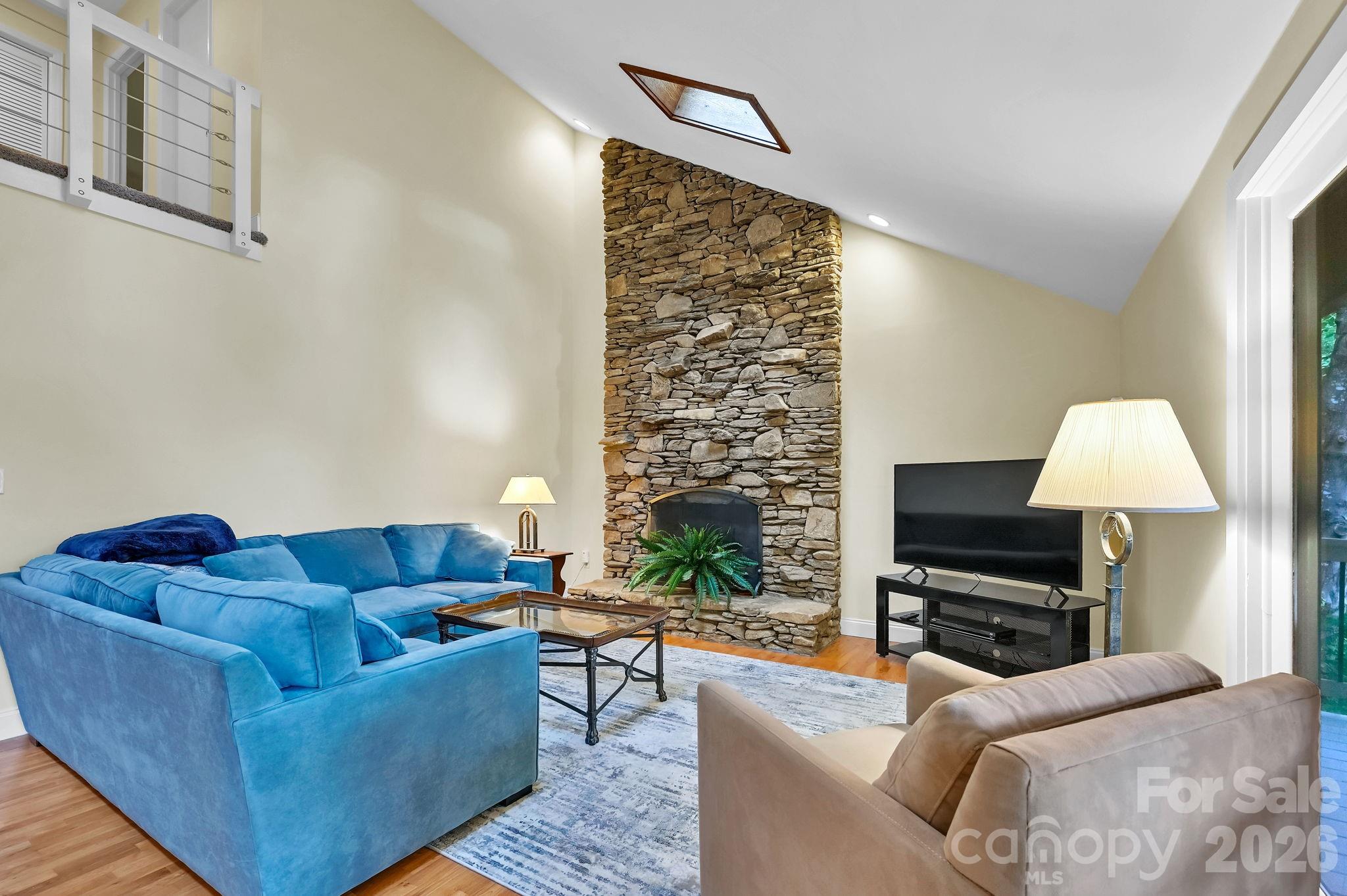 22 Robinhood Road — Asheville