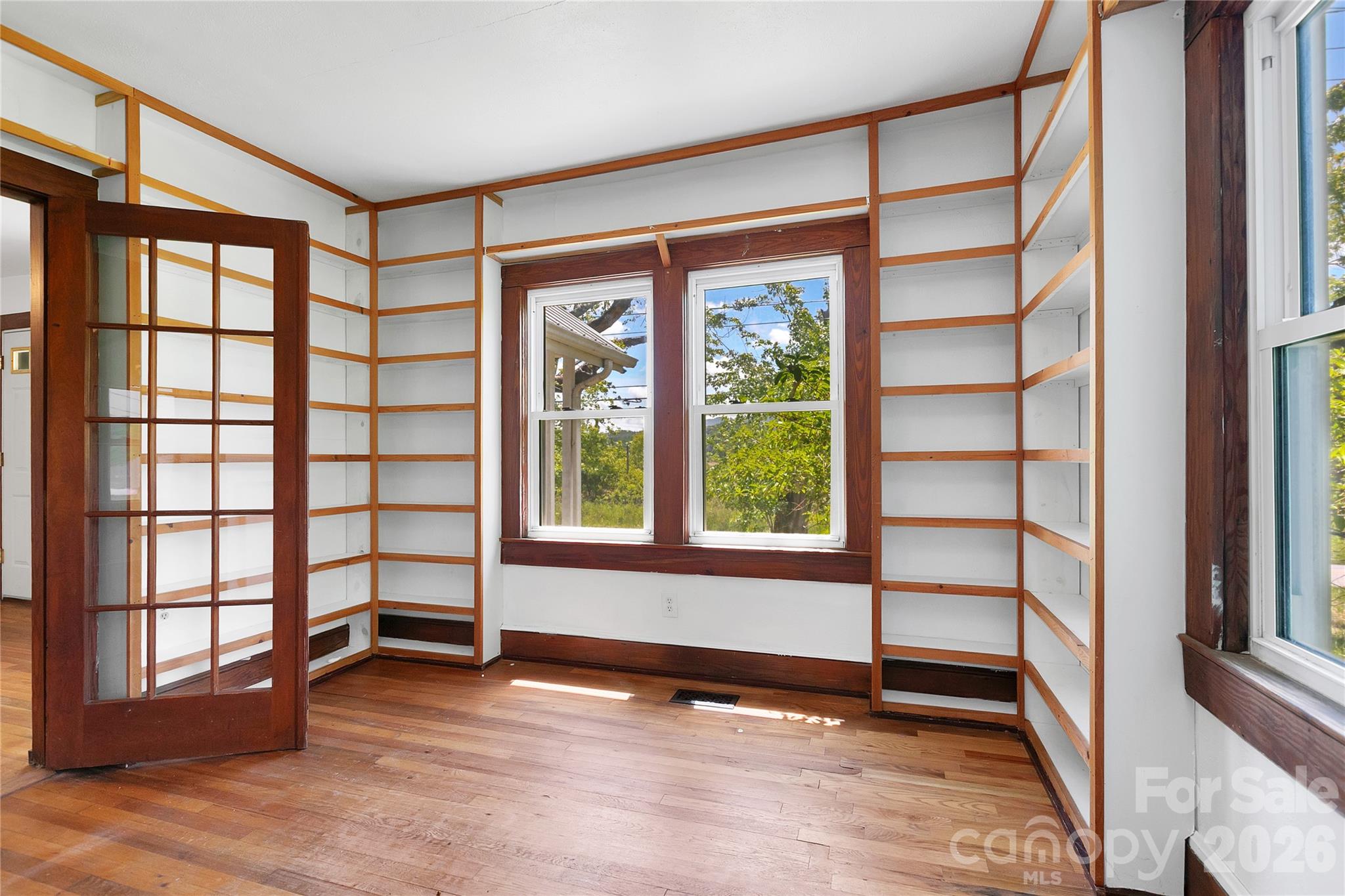 587 Old Hendersonville Highway — Brevard
