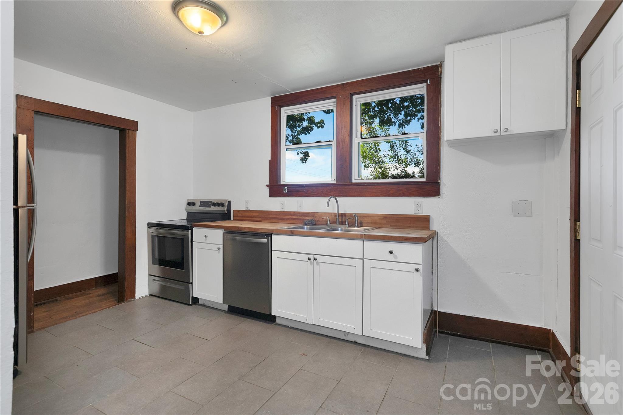 587 Old Hendersonville Highway — Brevard