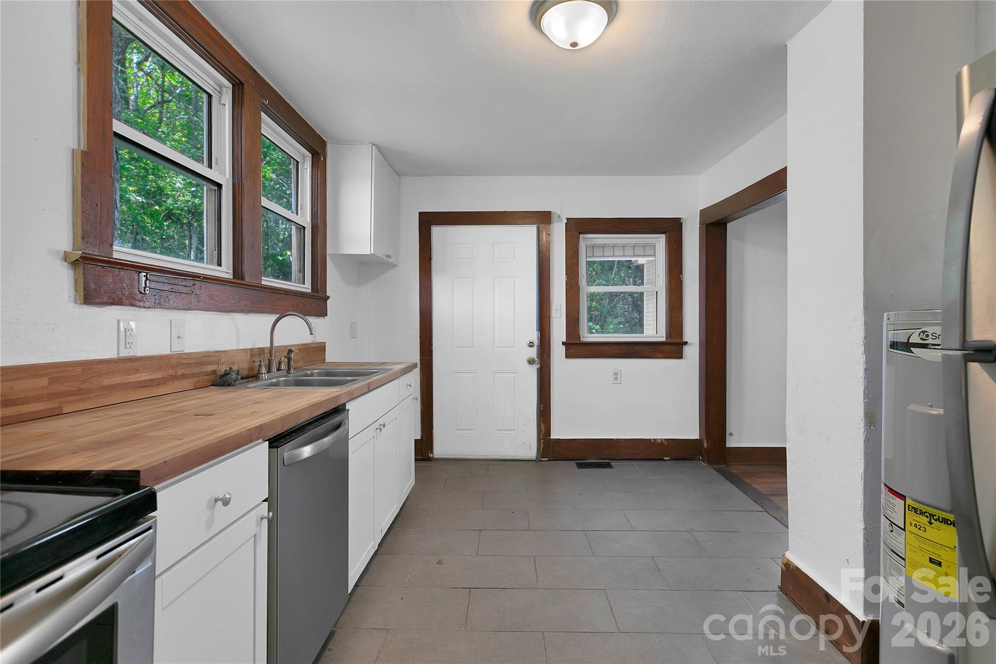 587 Old Hendersonville Highway — Brevard