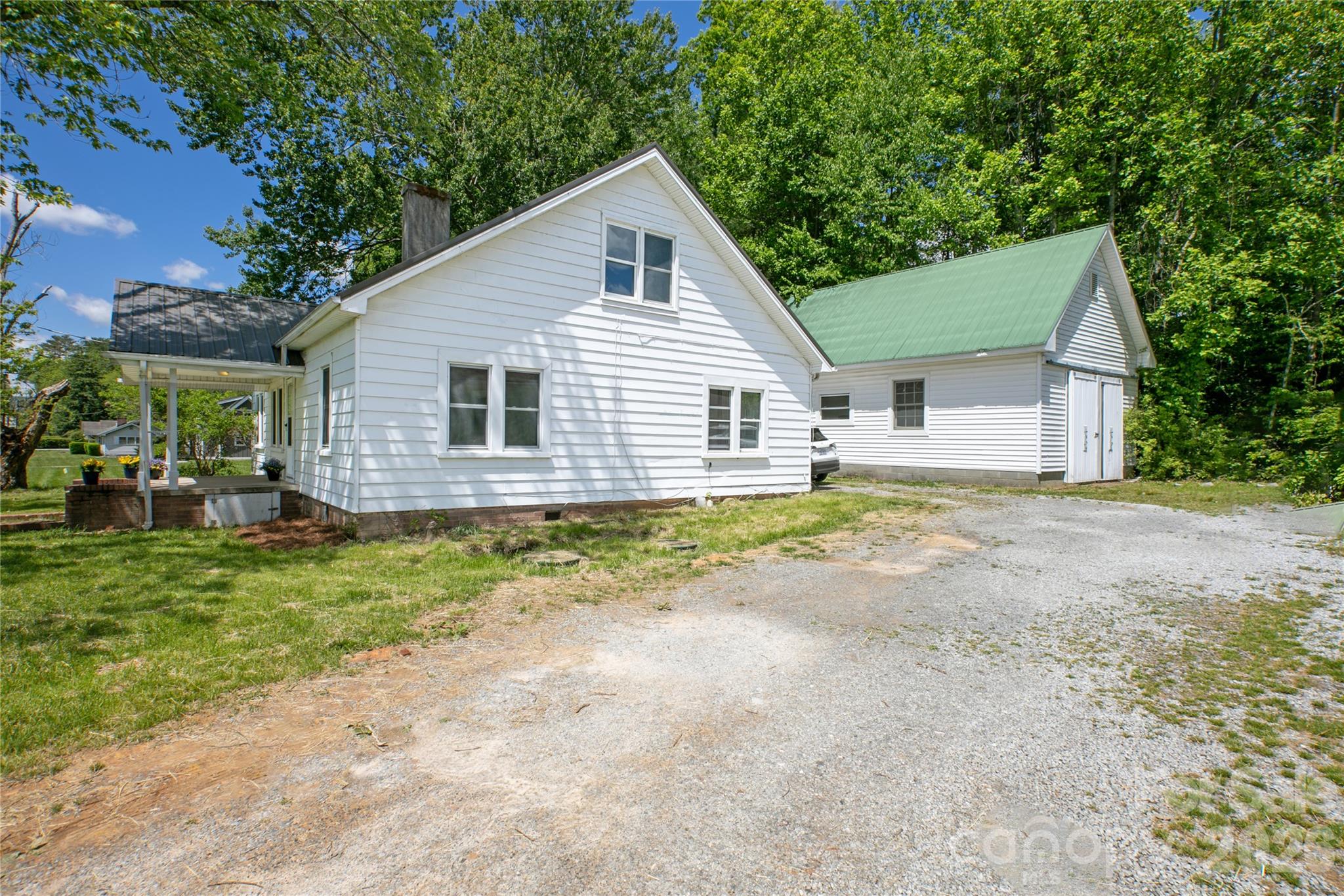 587 Old Hendersonville Highway — Brevard