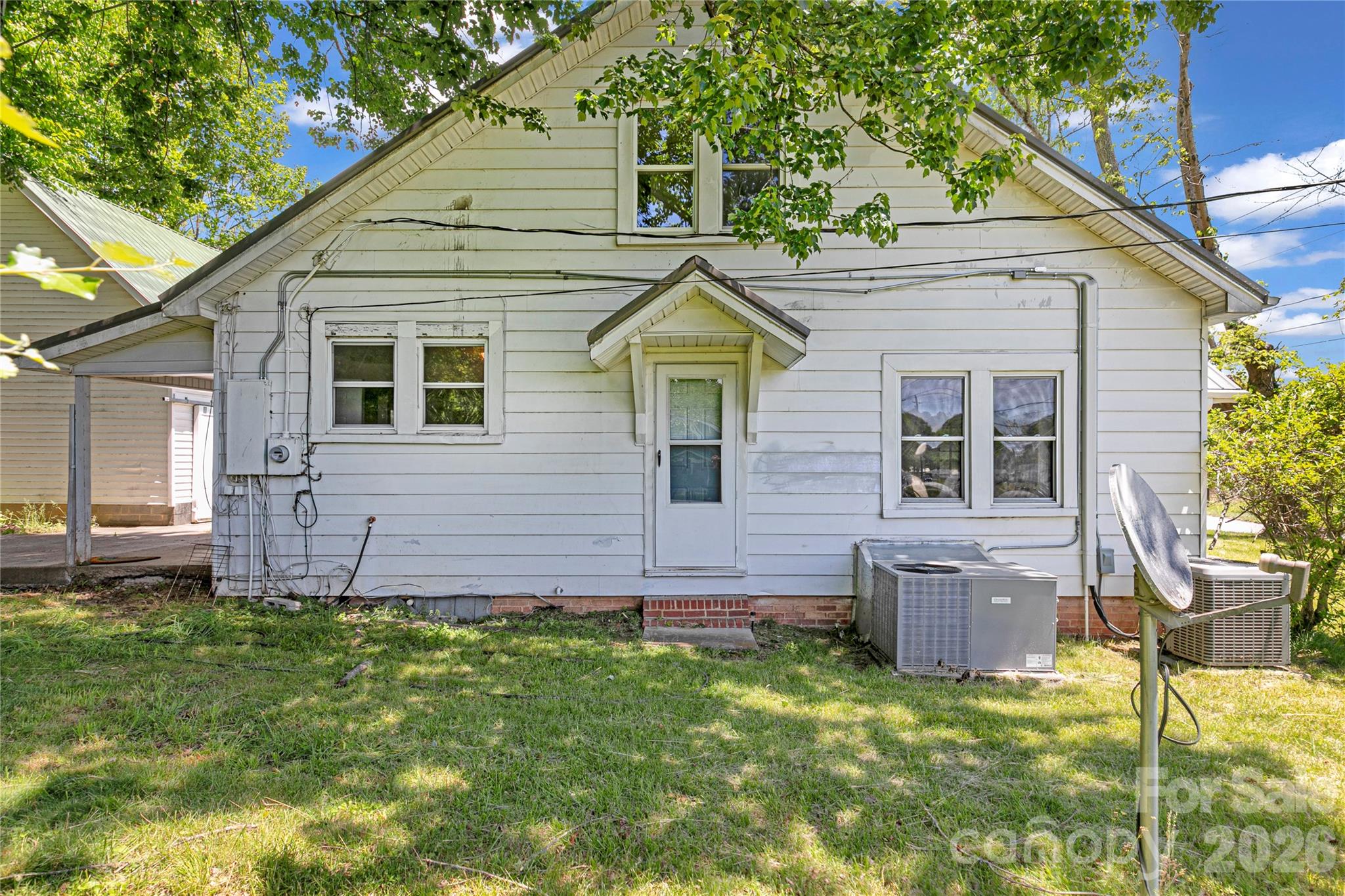 587 Old Hendersonville Highway — Brevard