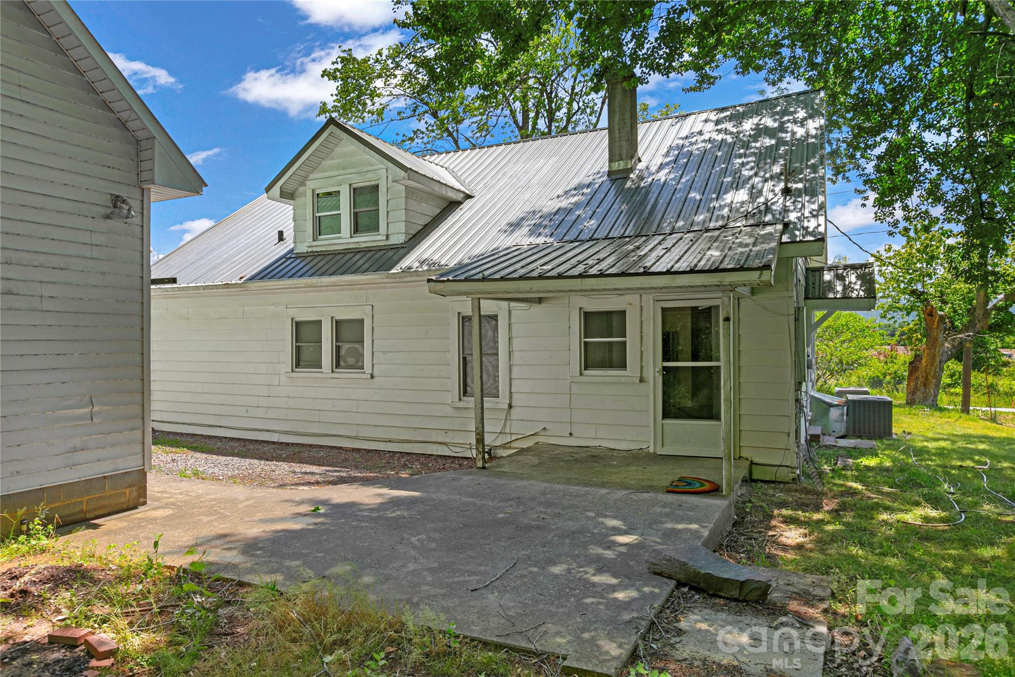 587 Old Hendersonville Highway — Brevard