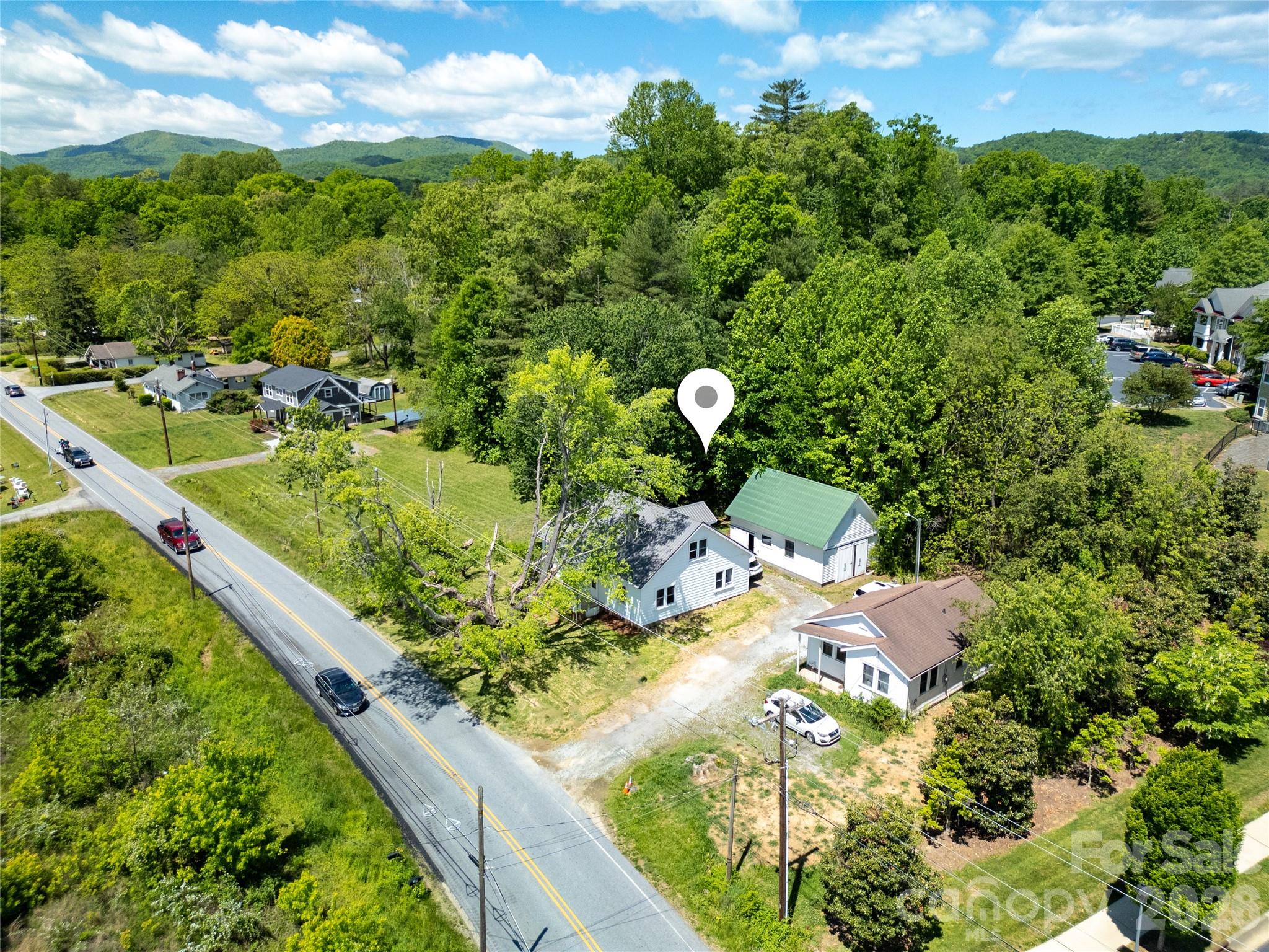 587 Old Hendersonville Highway — Brevard