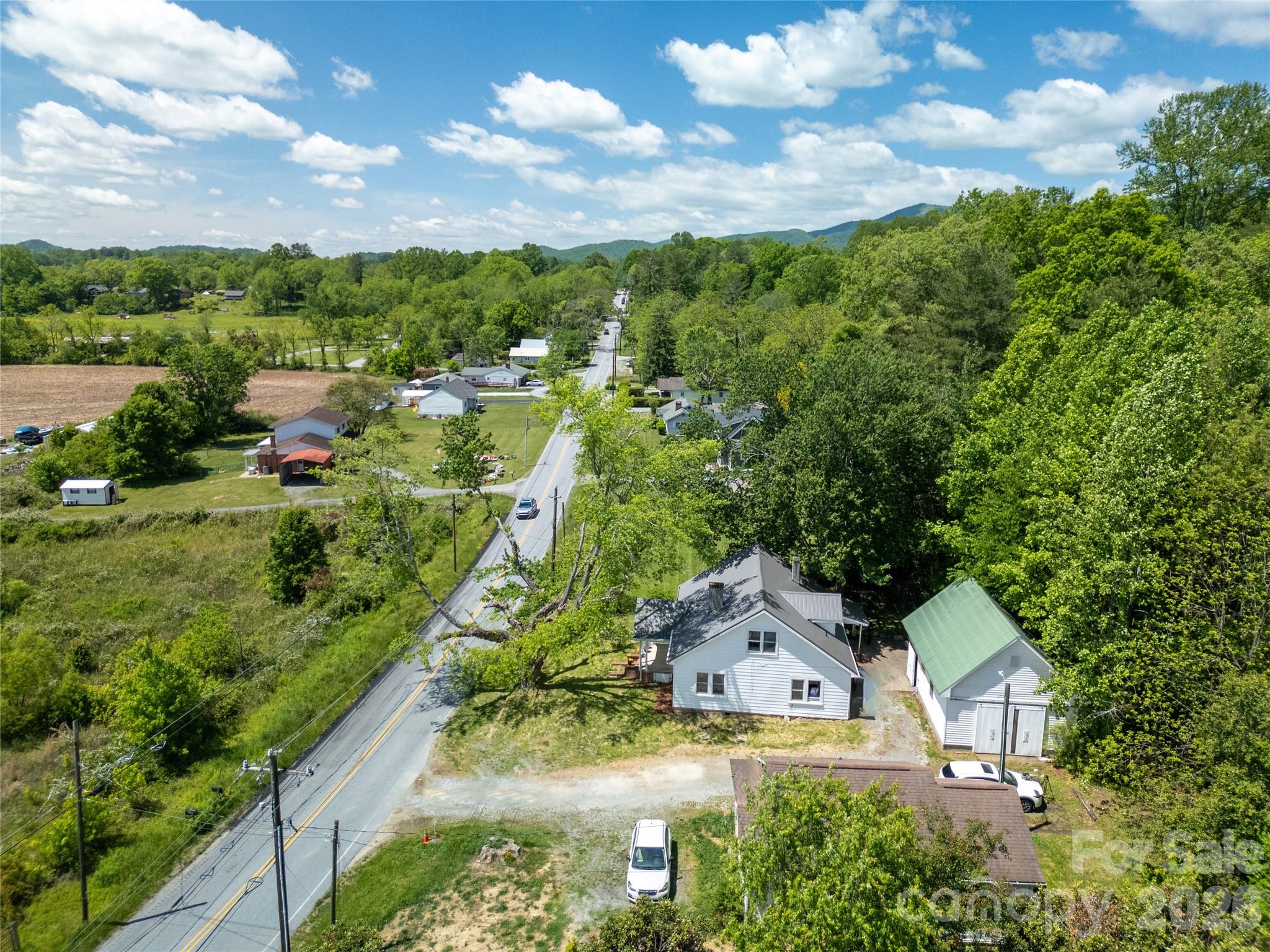 587 Old Hendersonville Highway — Brevard