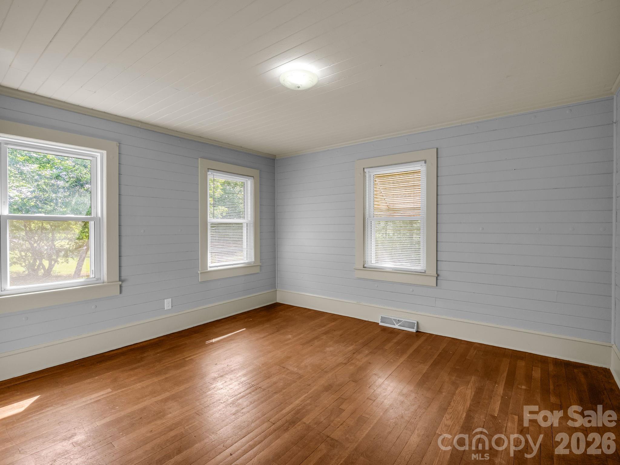 271 Old Ballpark Road — Forest City