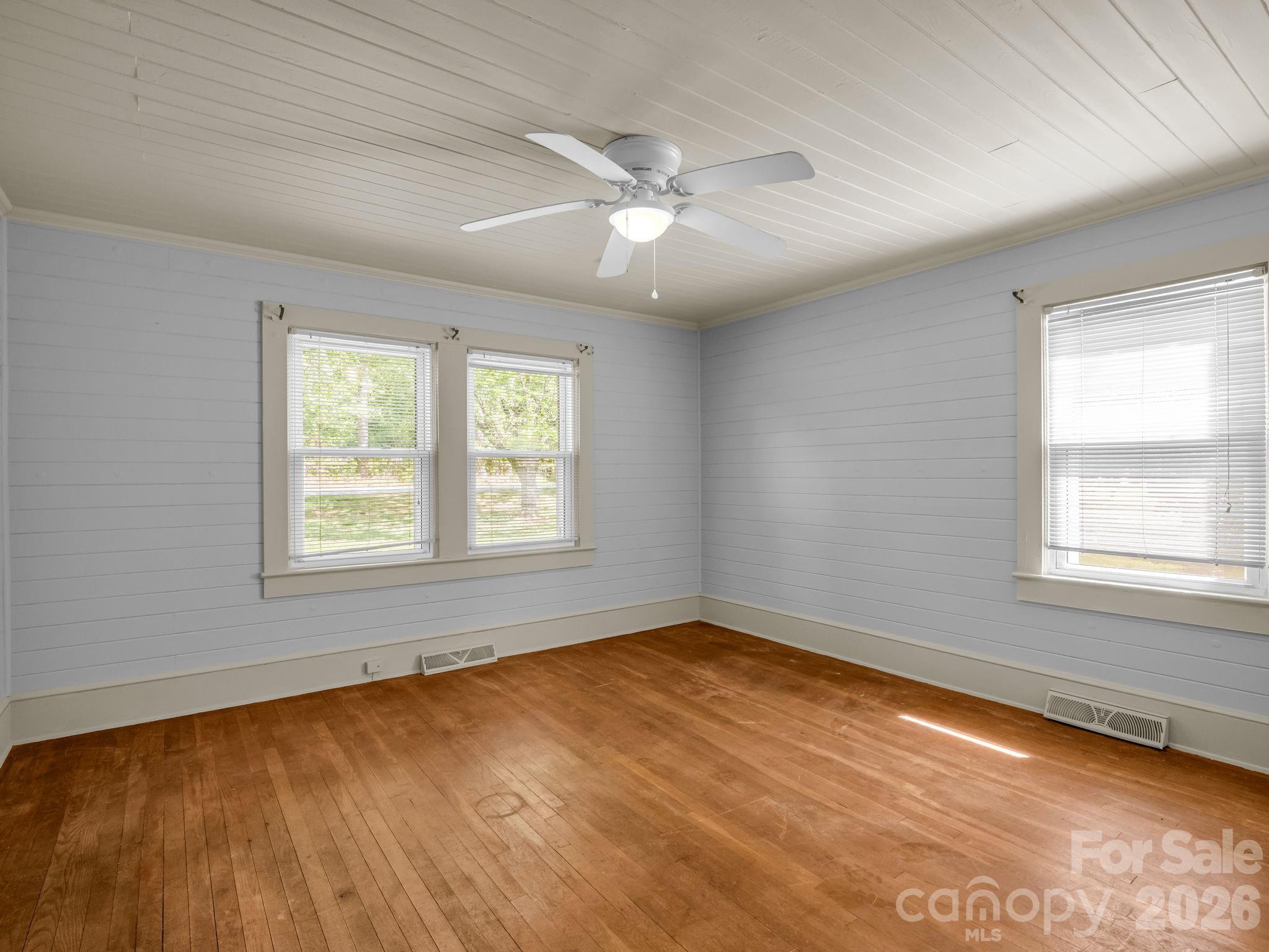 271 Old Ballpark Road — Forest City