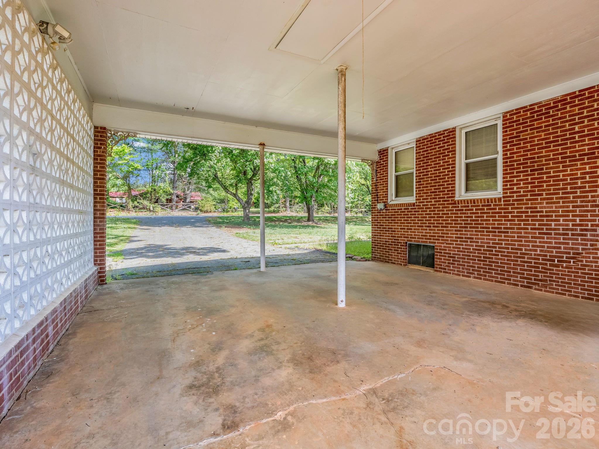271 Old Ballpark Road — Forest City